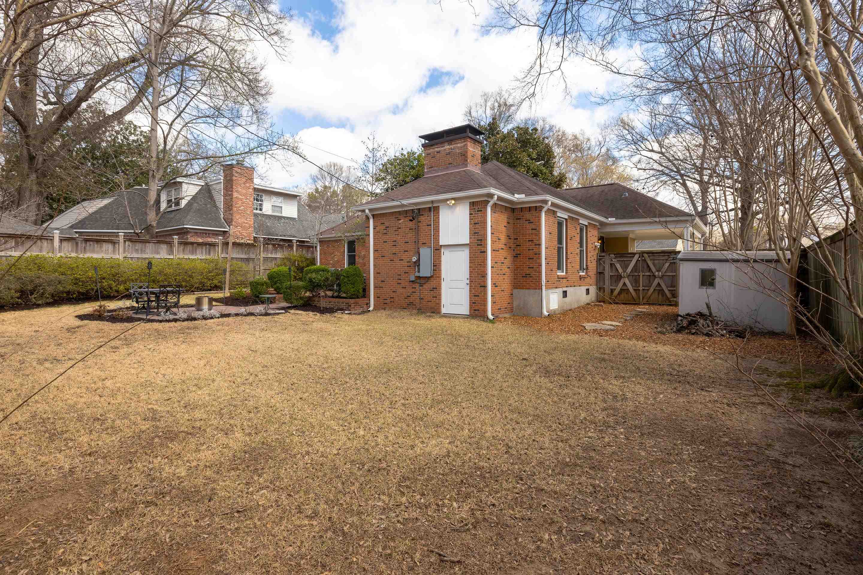 115 E CHARLOTTE CIR