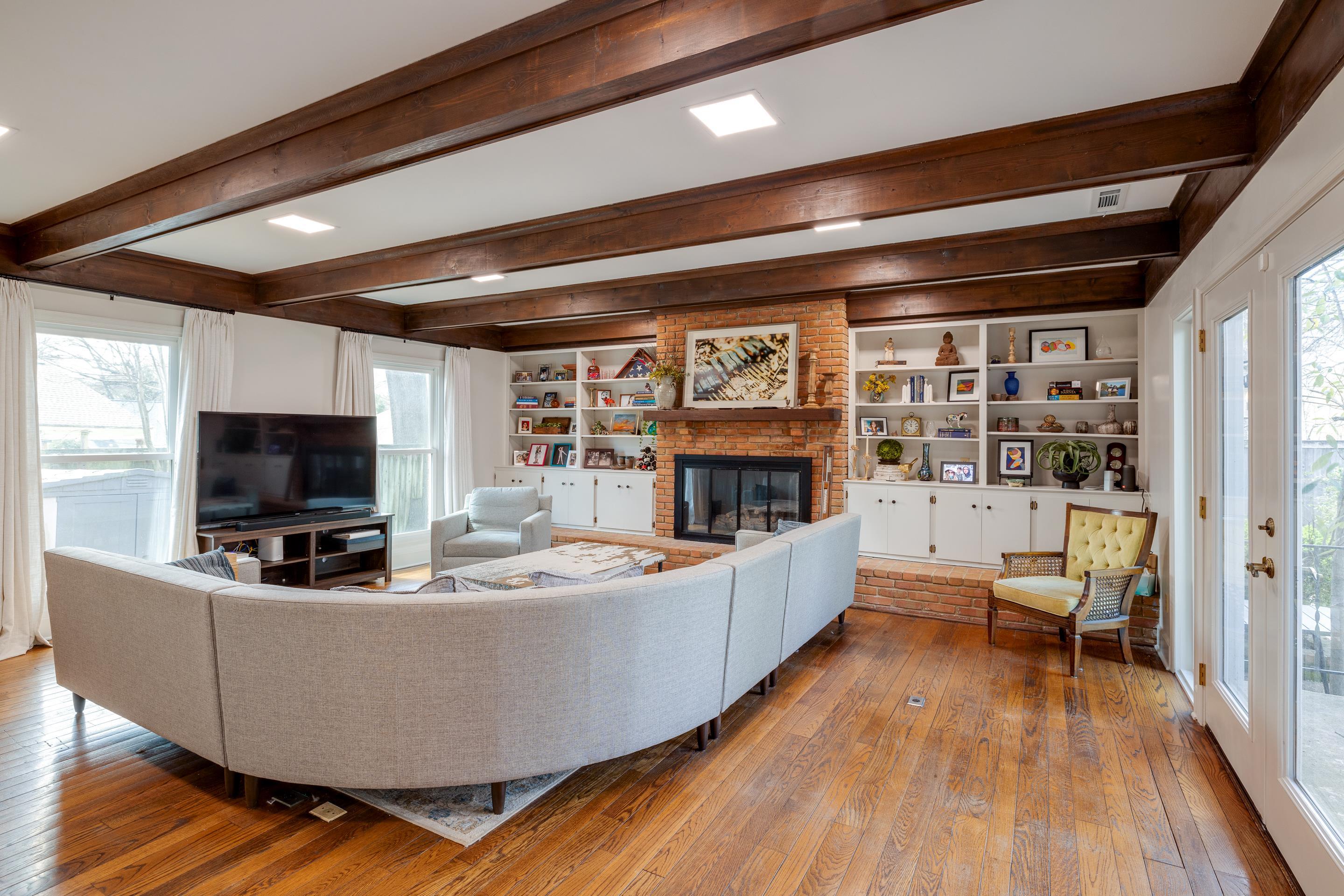 115 E CHARLOTTE CIR