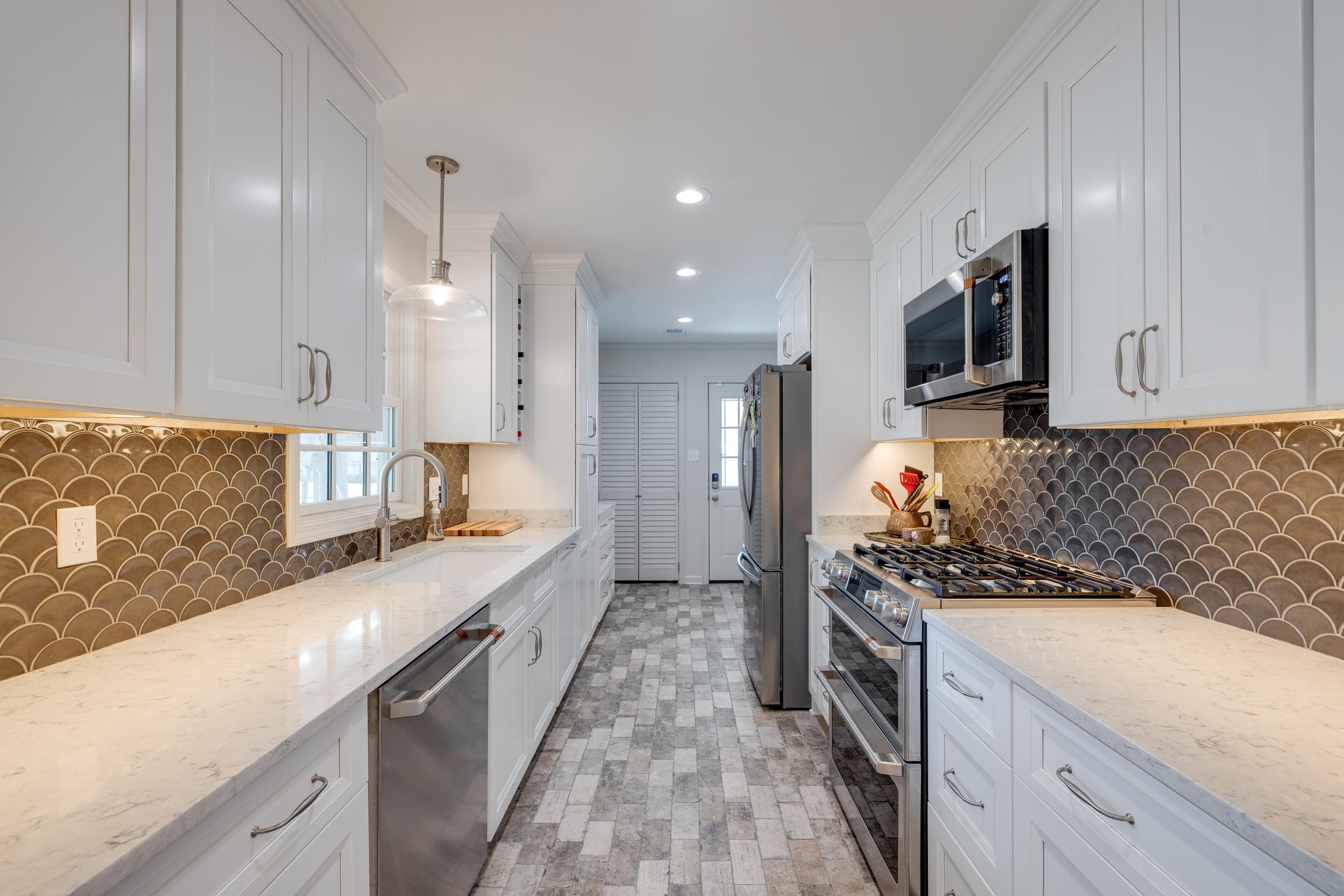 115 E CHARLOTTE CIR