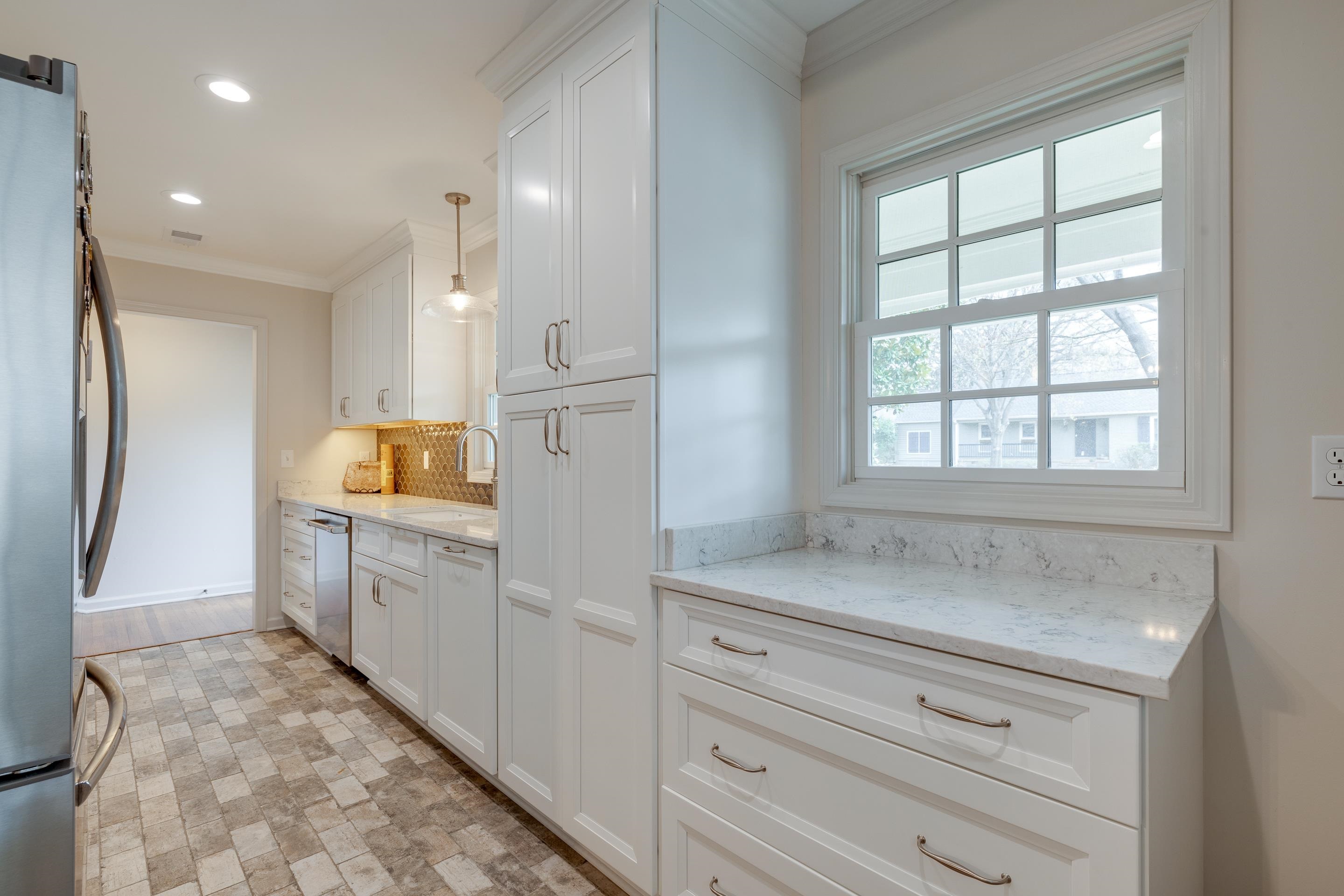 115 E CHARLOTTE CIR