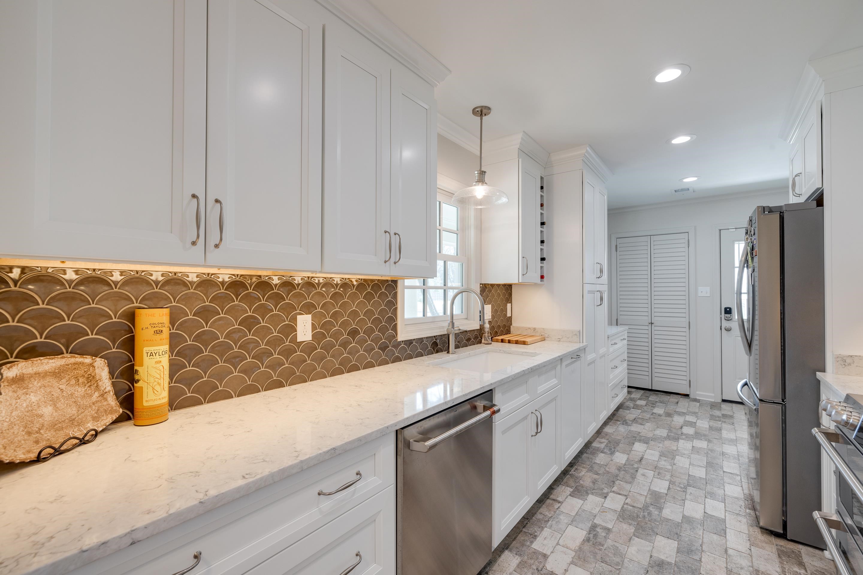 115 E CHARLOTTE CIR