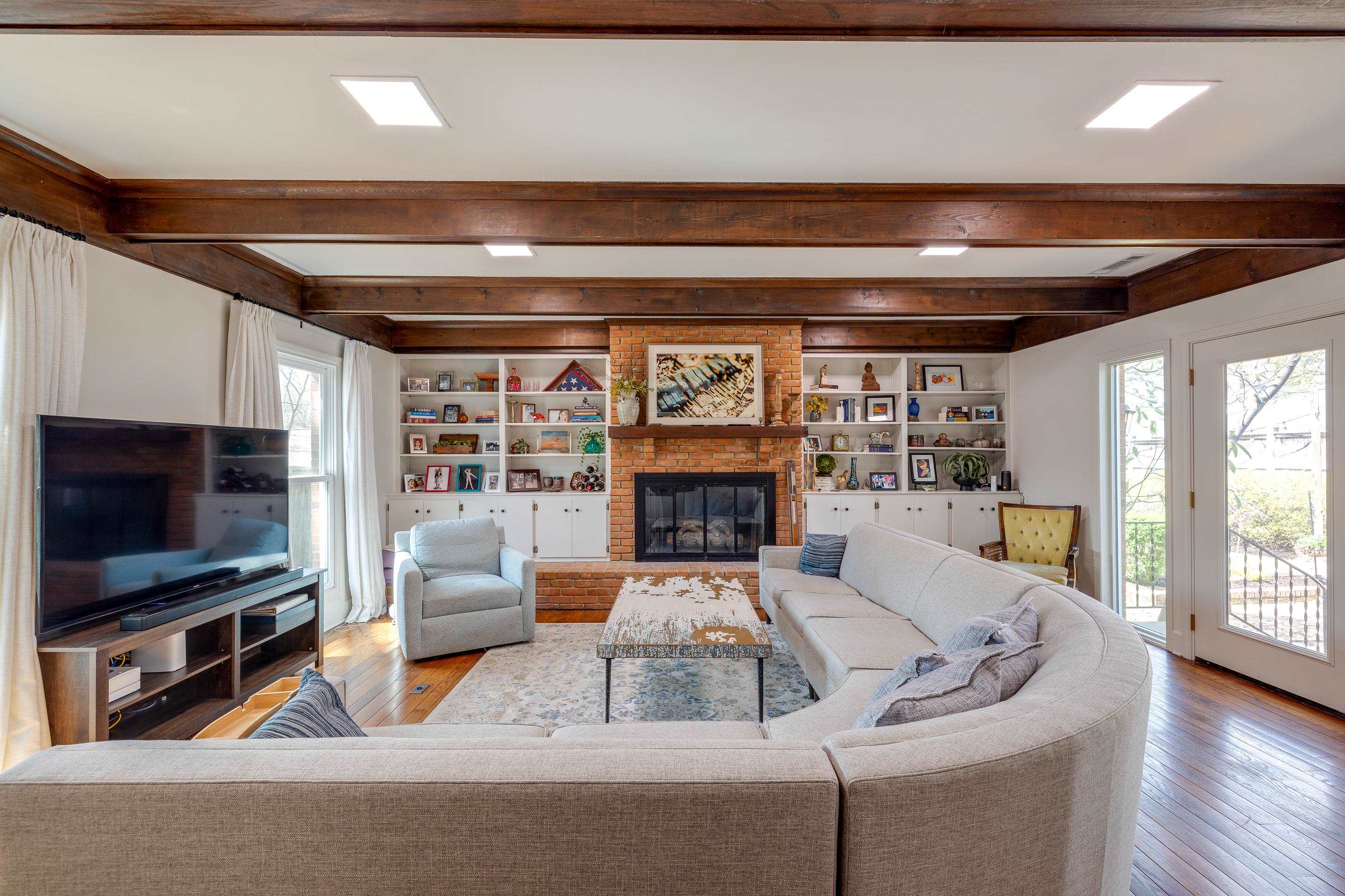115 E CHARLOTTE CIR