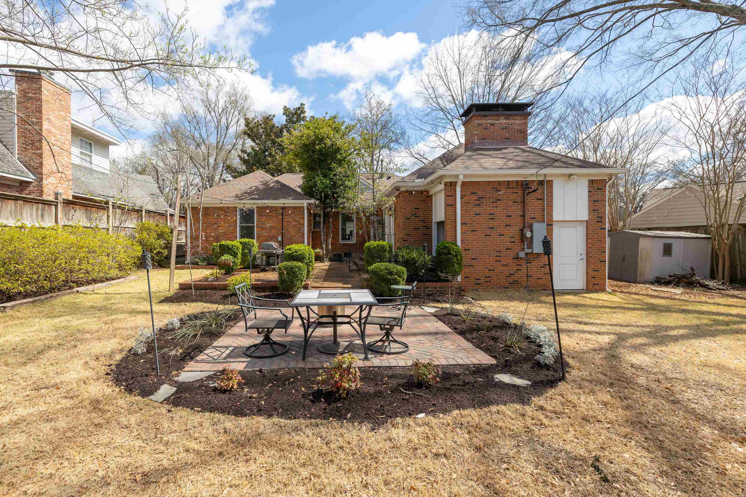 115 E CHARLOTTE CIR