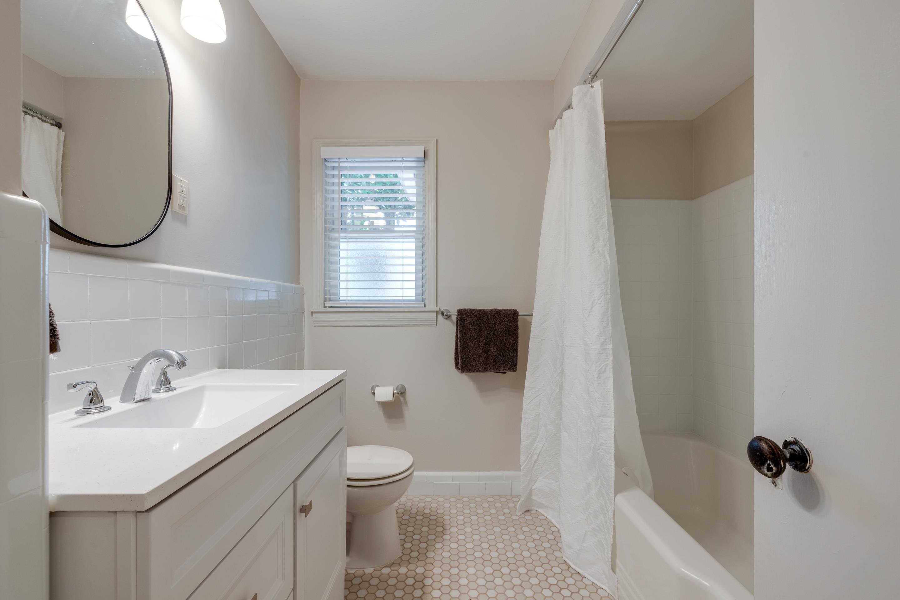 115 E CHARLOTTE CIR