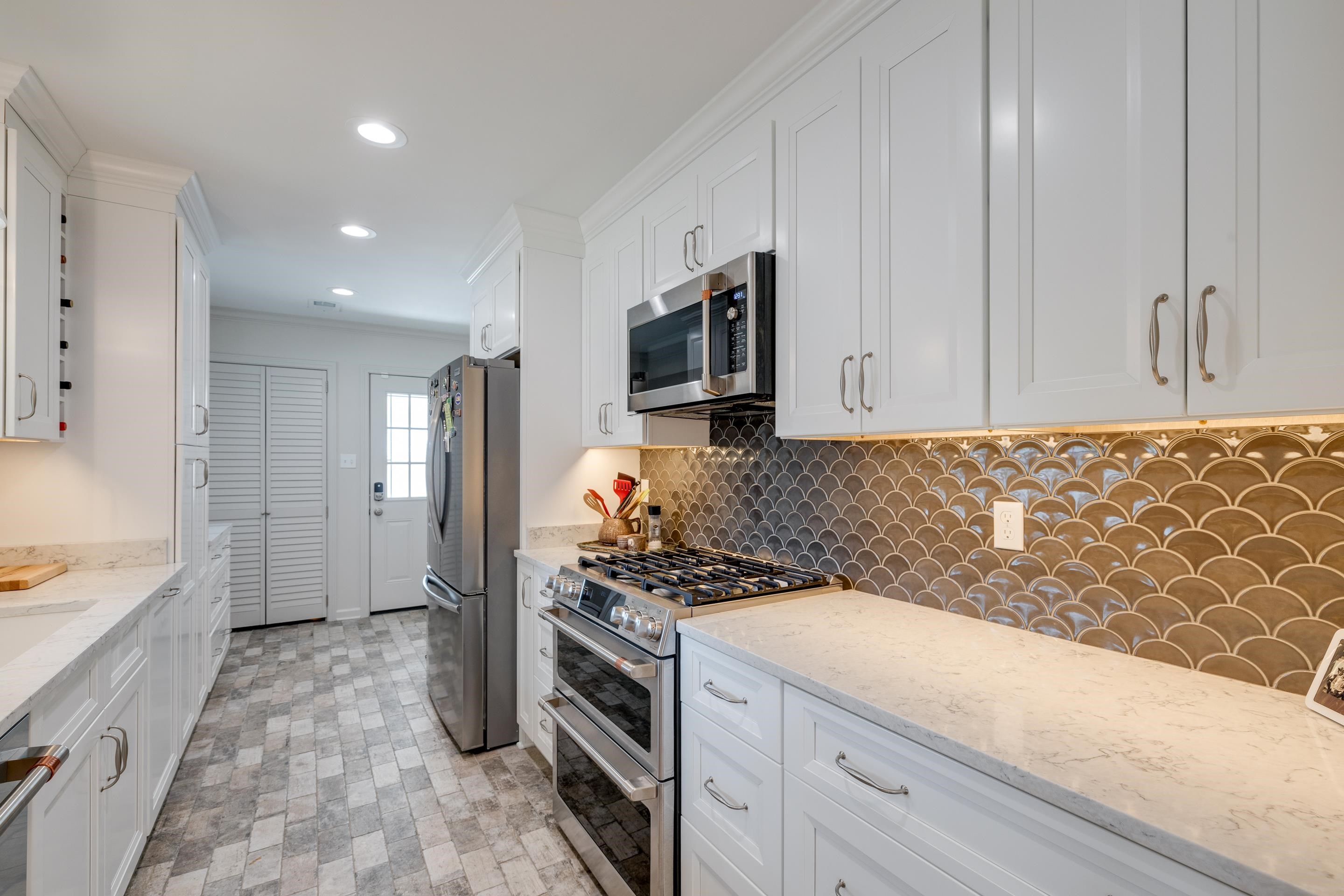 115 E CHARLOTTE CIR