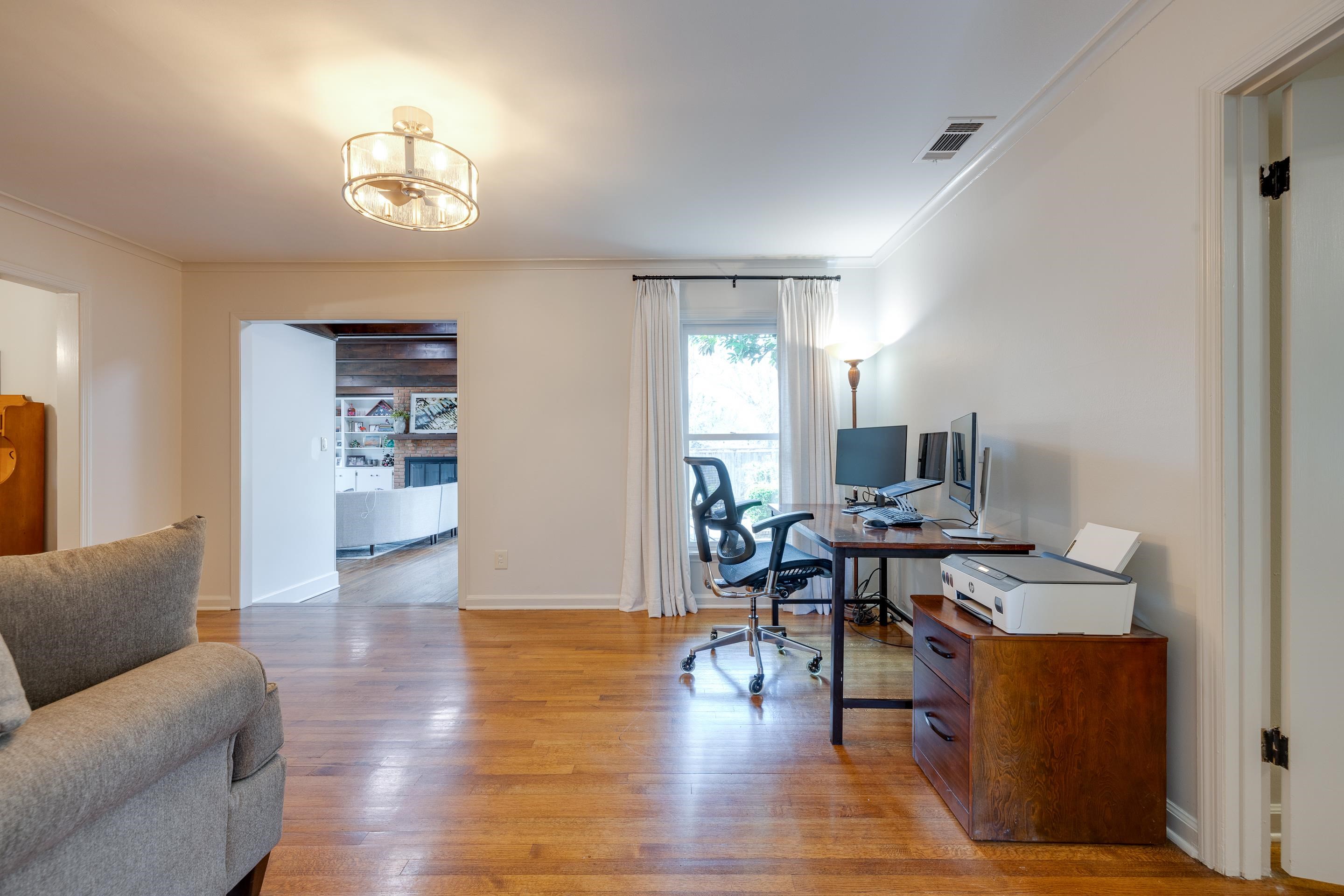 115 E CHARLOTTE CIR