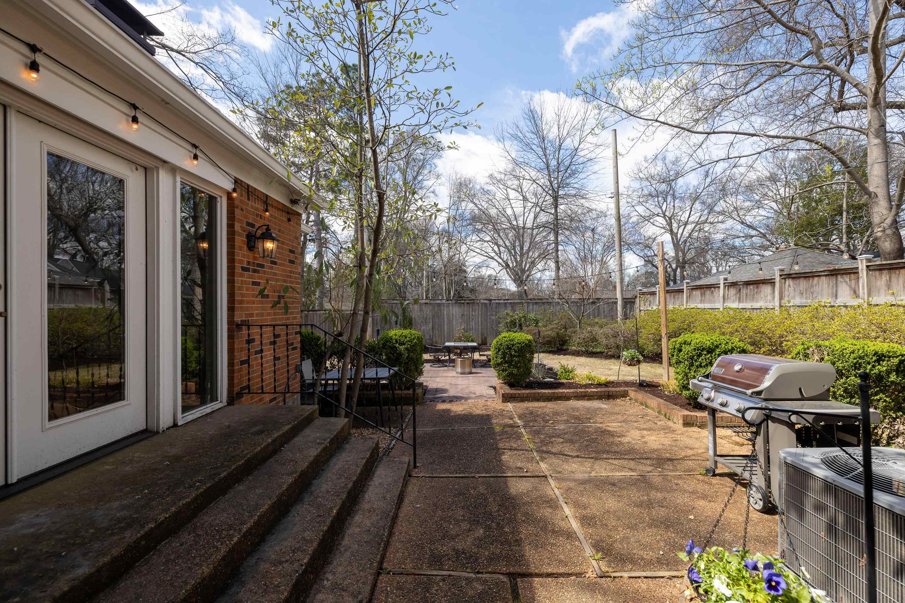 115 E CHARLOTTE CIR
