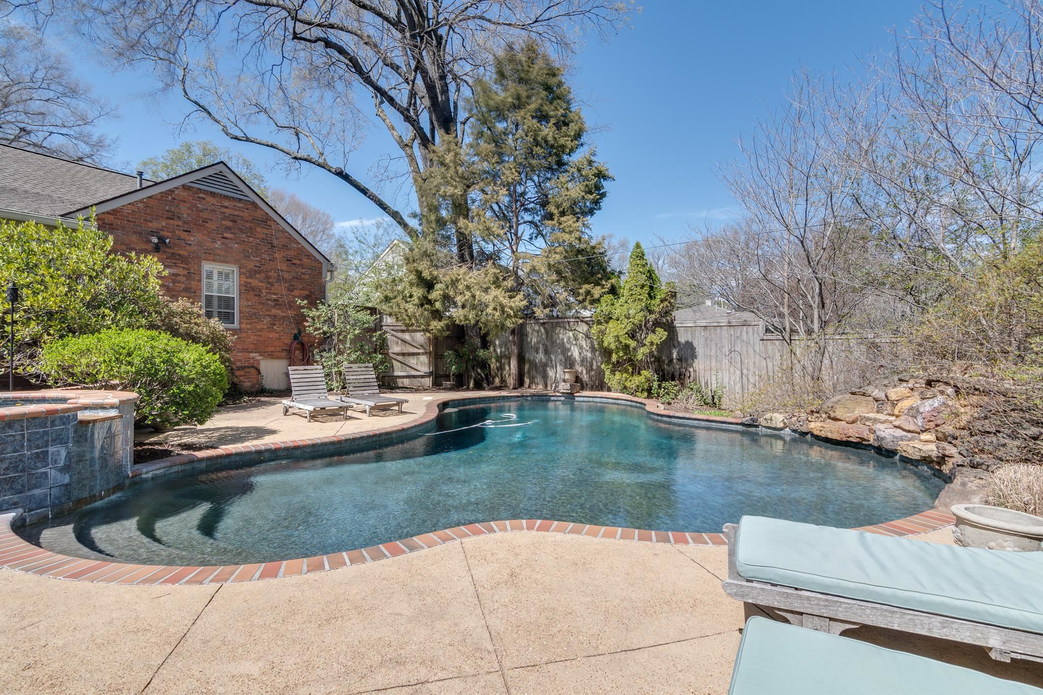 102 WOOD GROVE RD