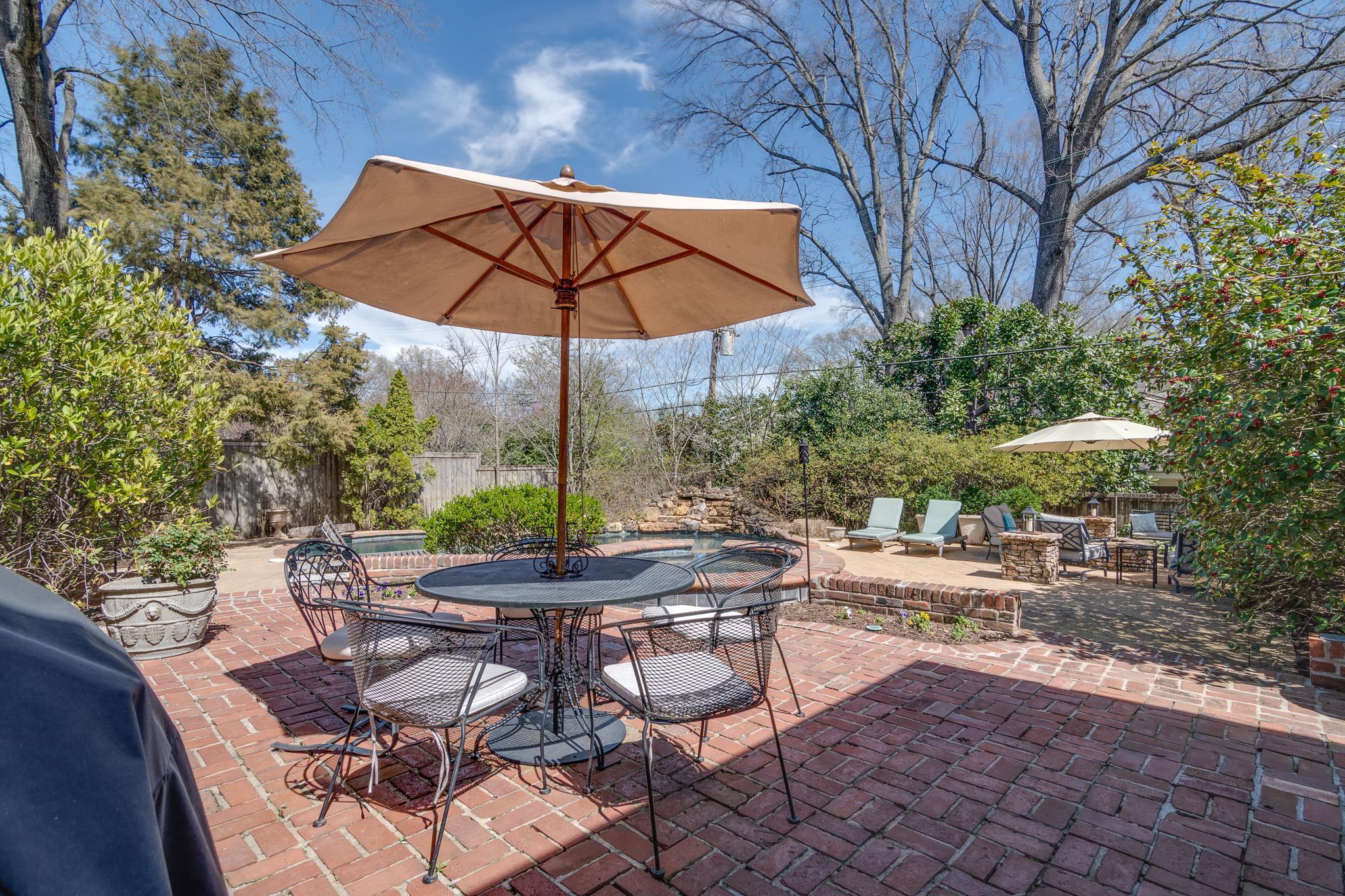 102 WOOD GROVE RD