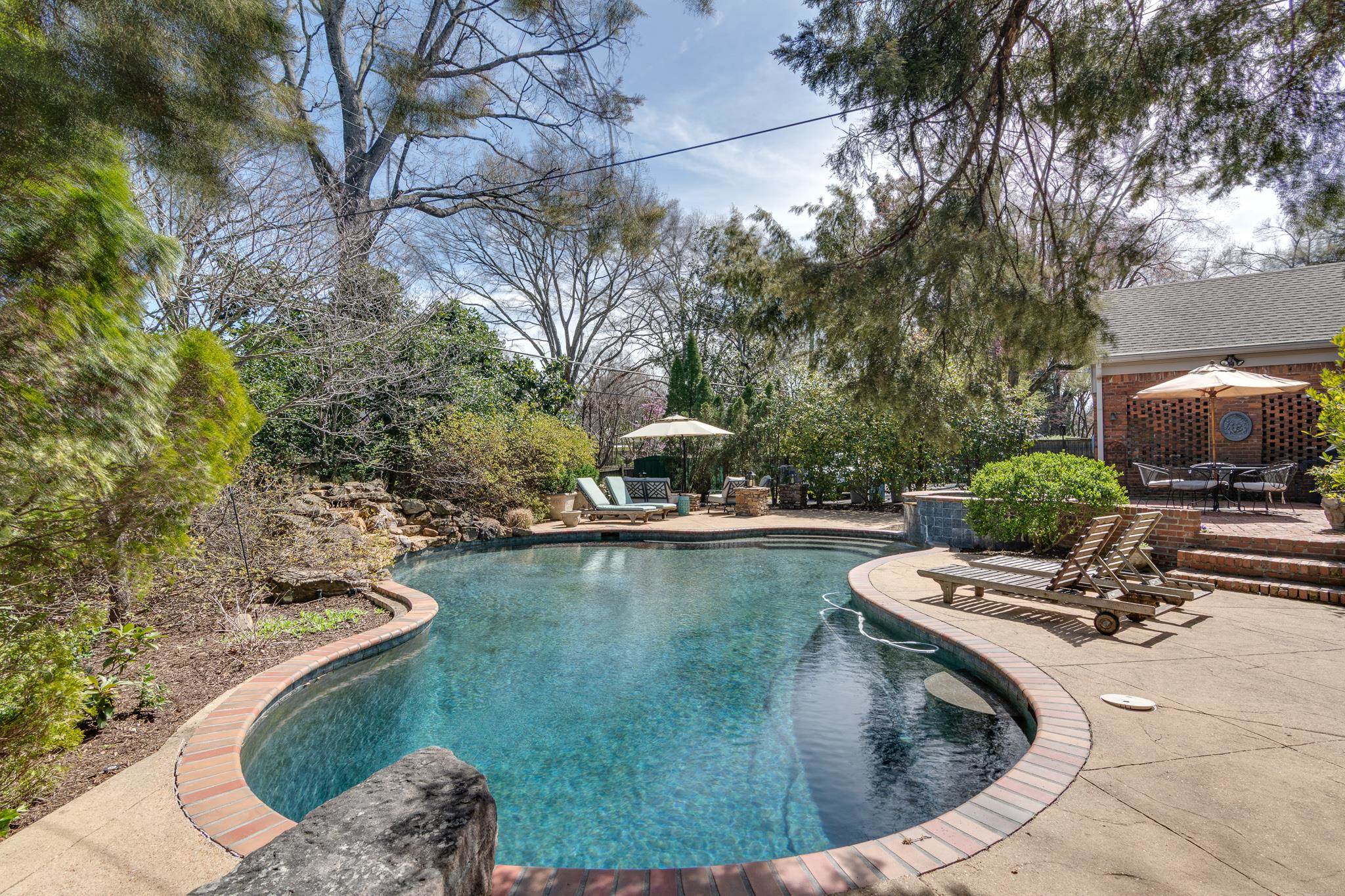 102 WOOD GROVE RD