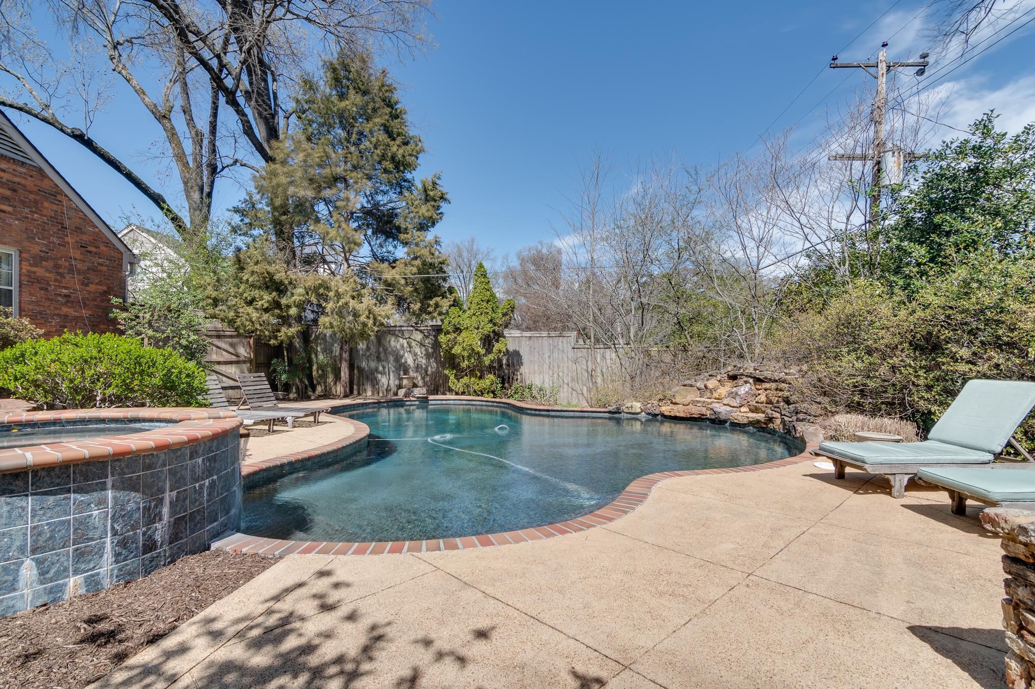 102 WOOD GROVE RD