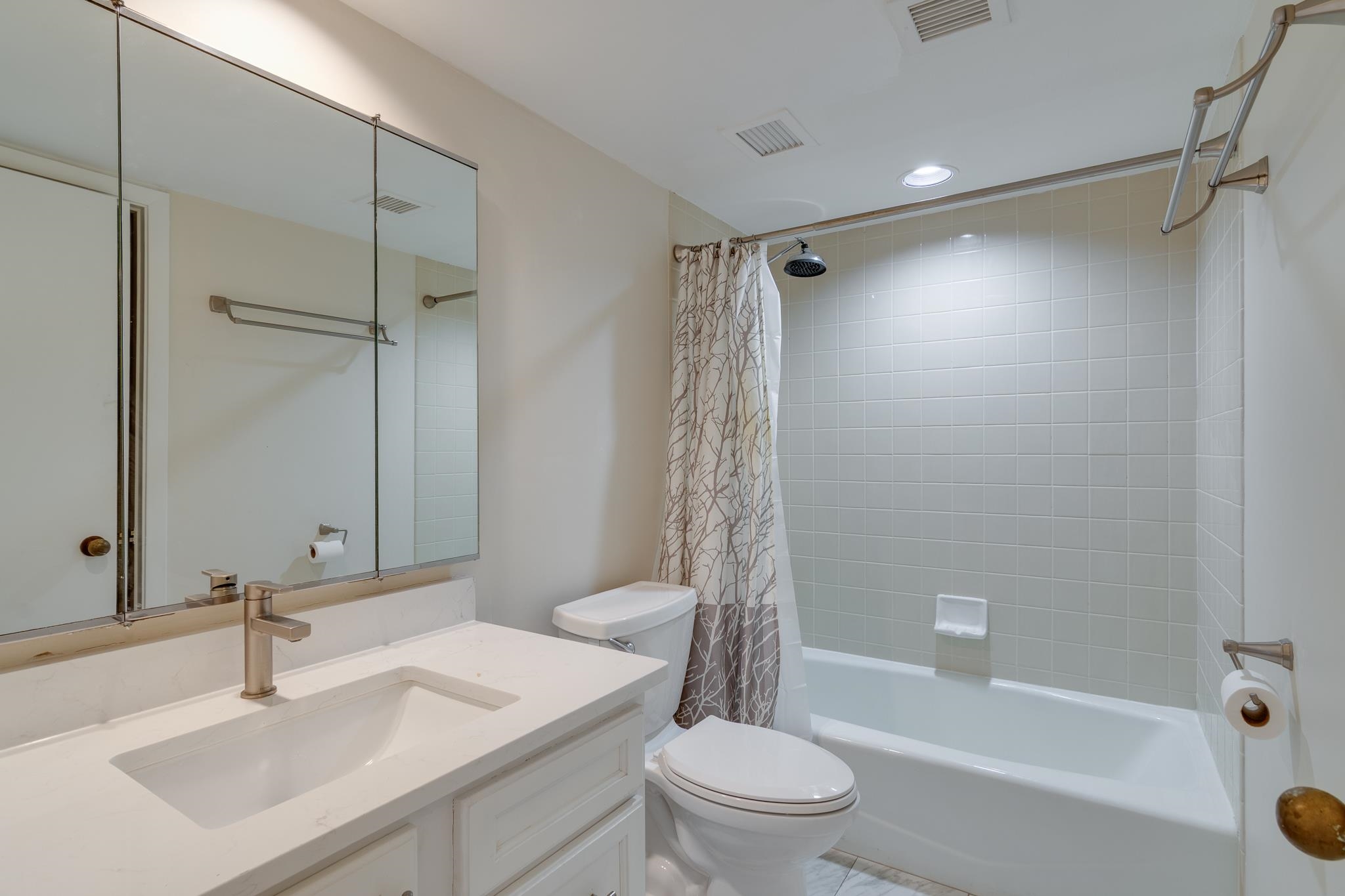 200 WAGNER PL Unit: 605