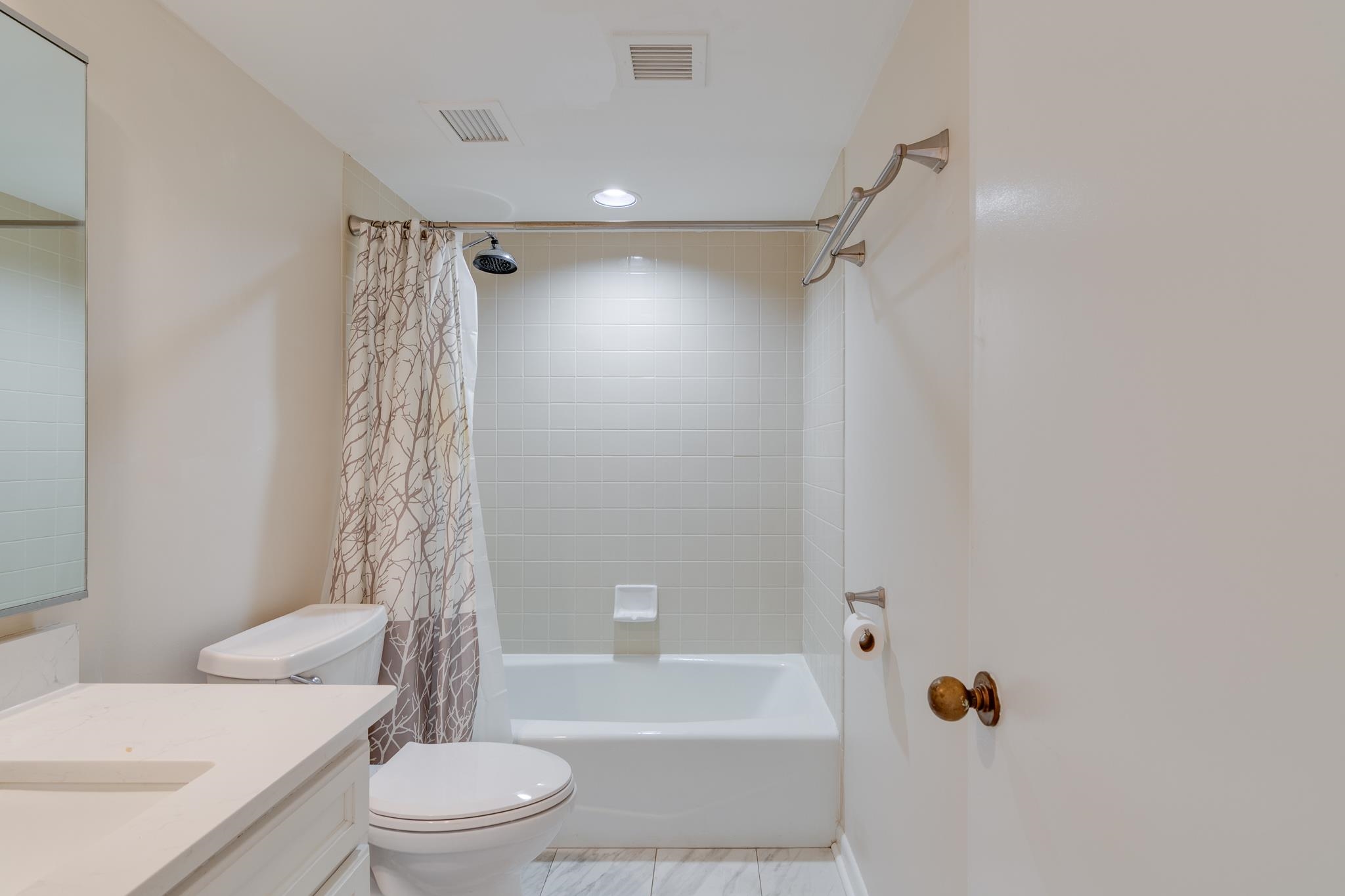 200 WAGNER PL Unit: 605