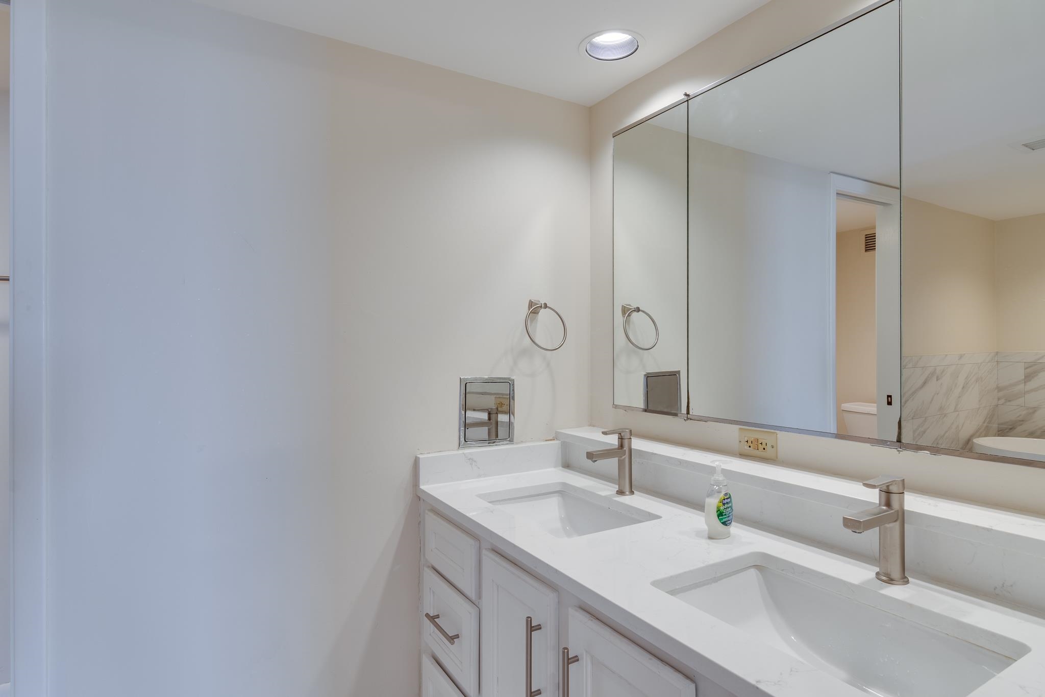 200 WAGNER PL Unit: 605