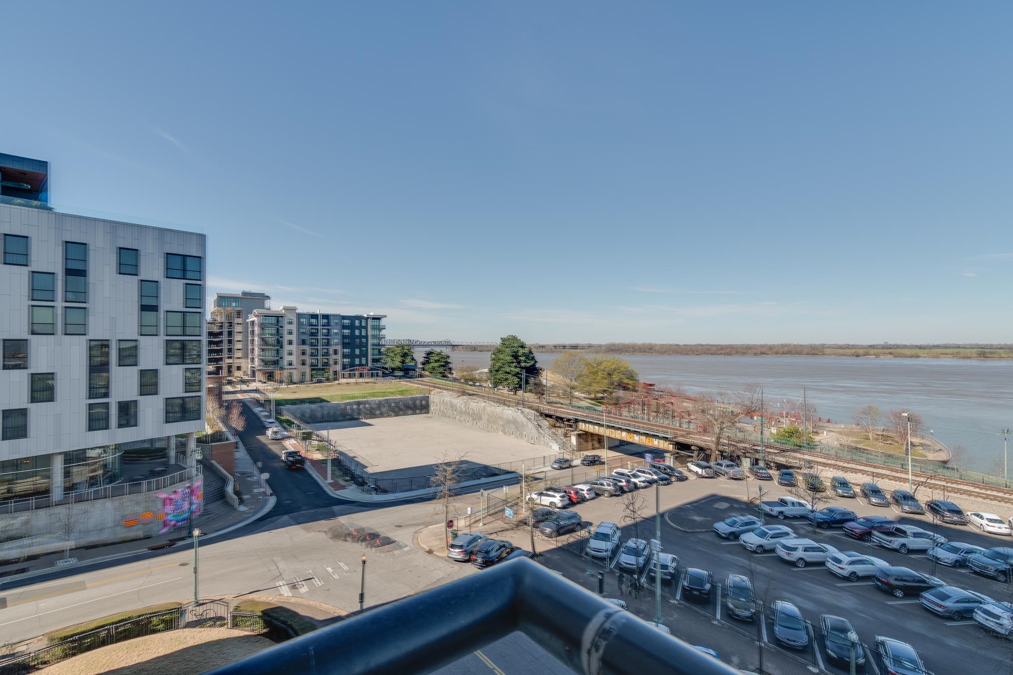 200 WAGNER PL Unit: 605