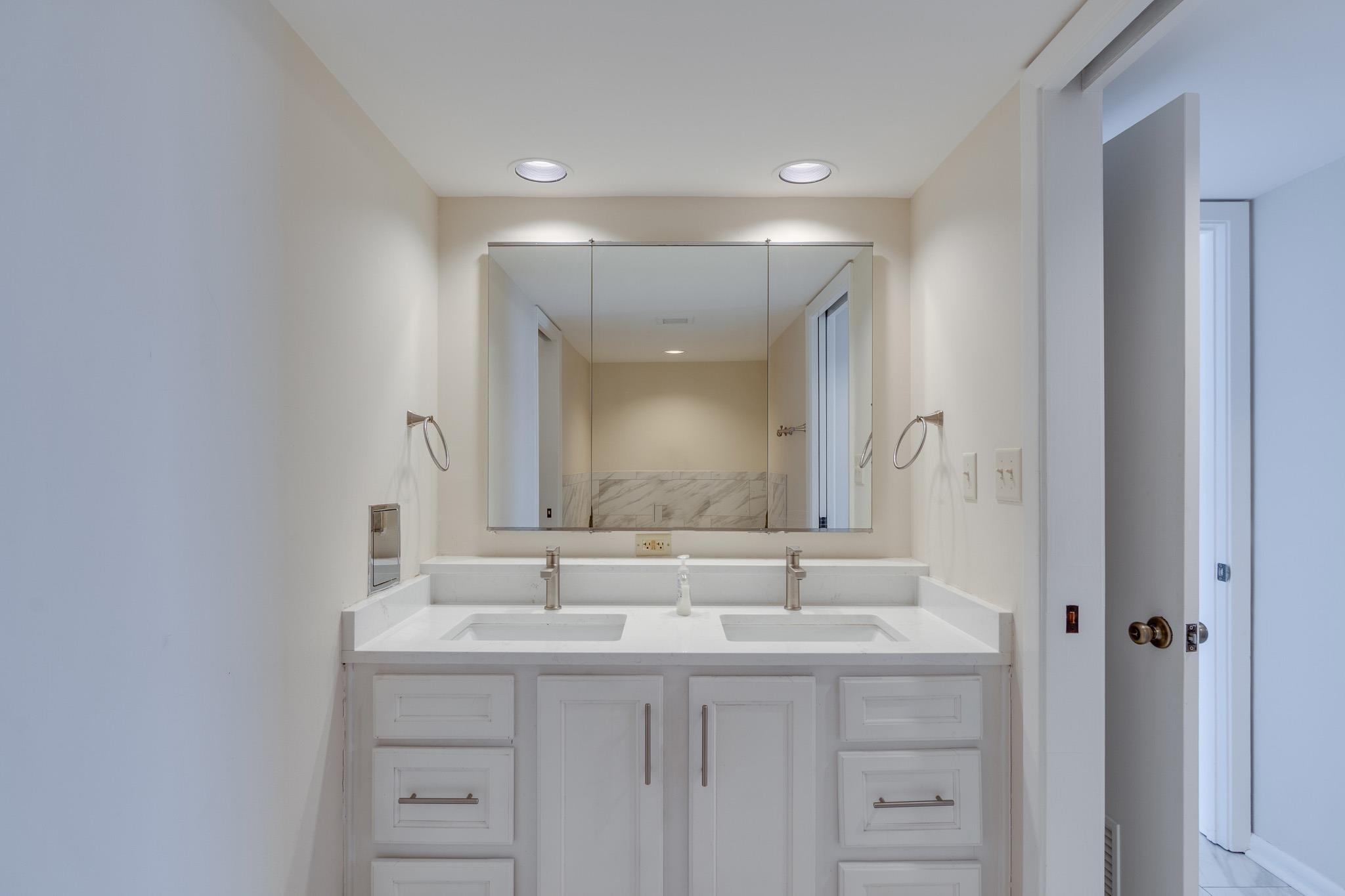 200 WAGNER PL Unit: 605