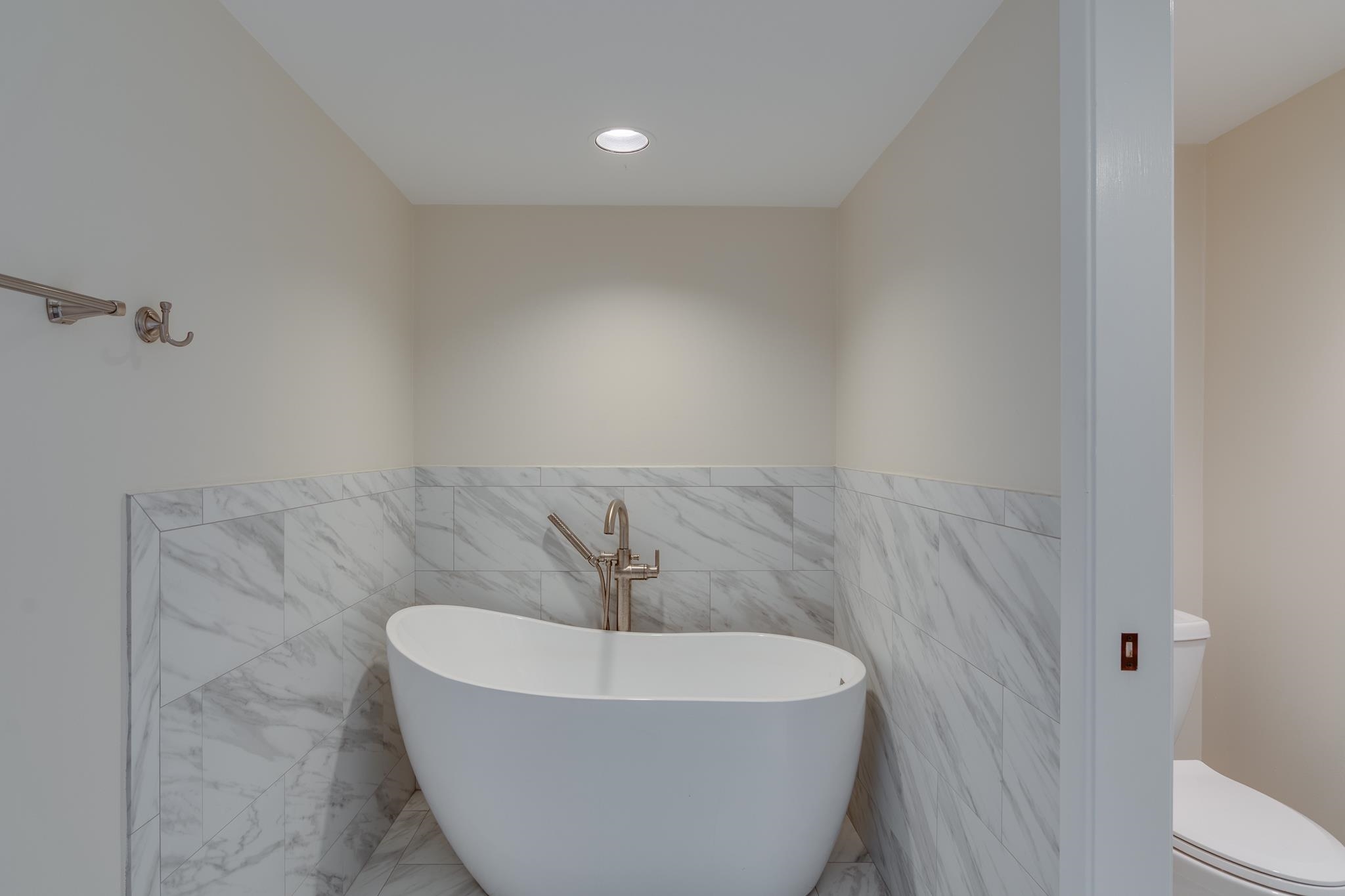 200 WAGNER PL Unit: 605