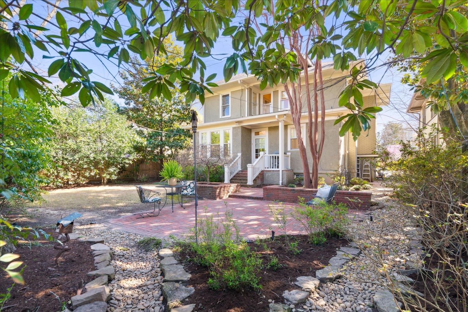 1776 CARR AVE