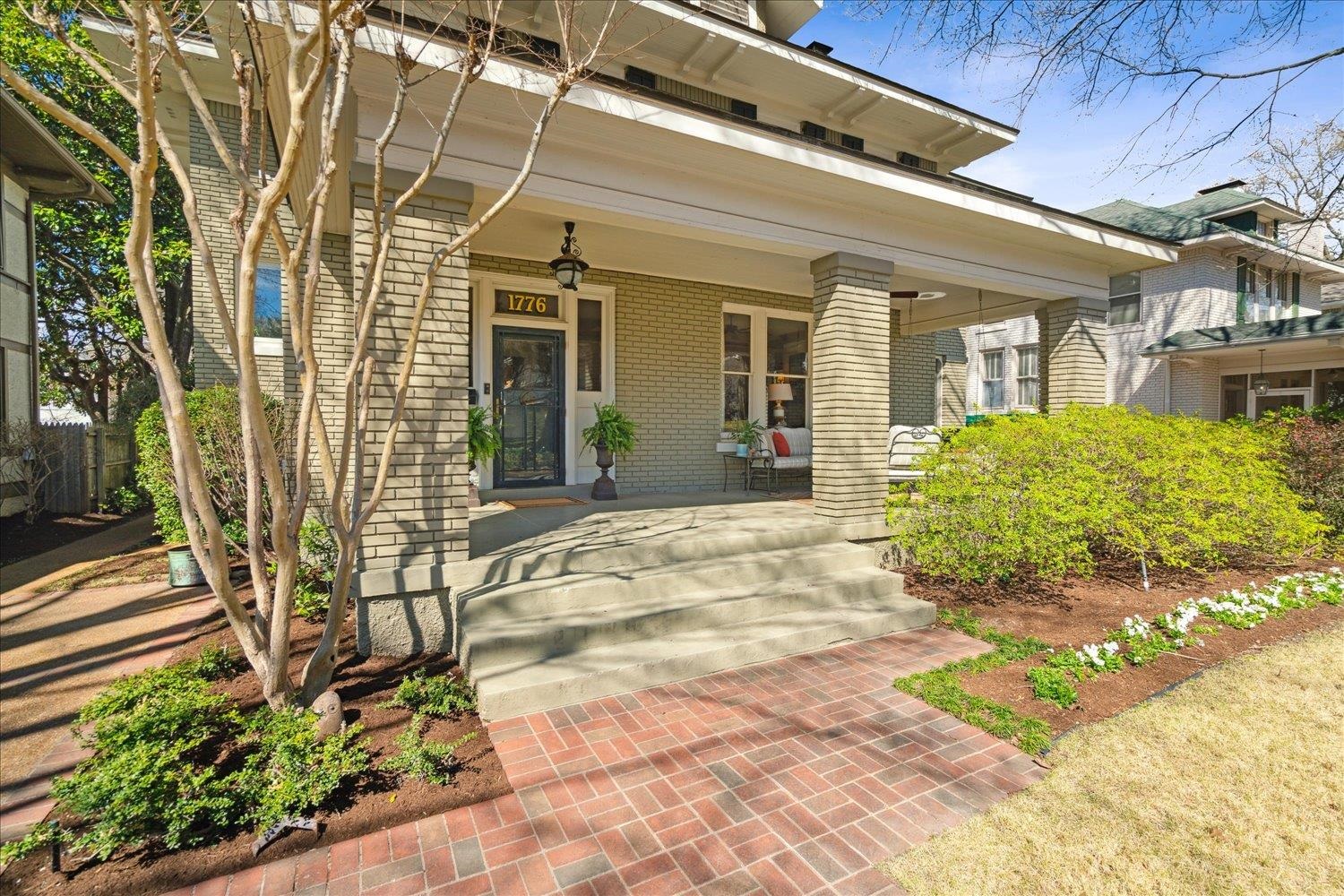 1776 CARR AVE