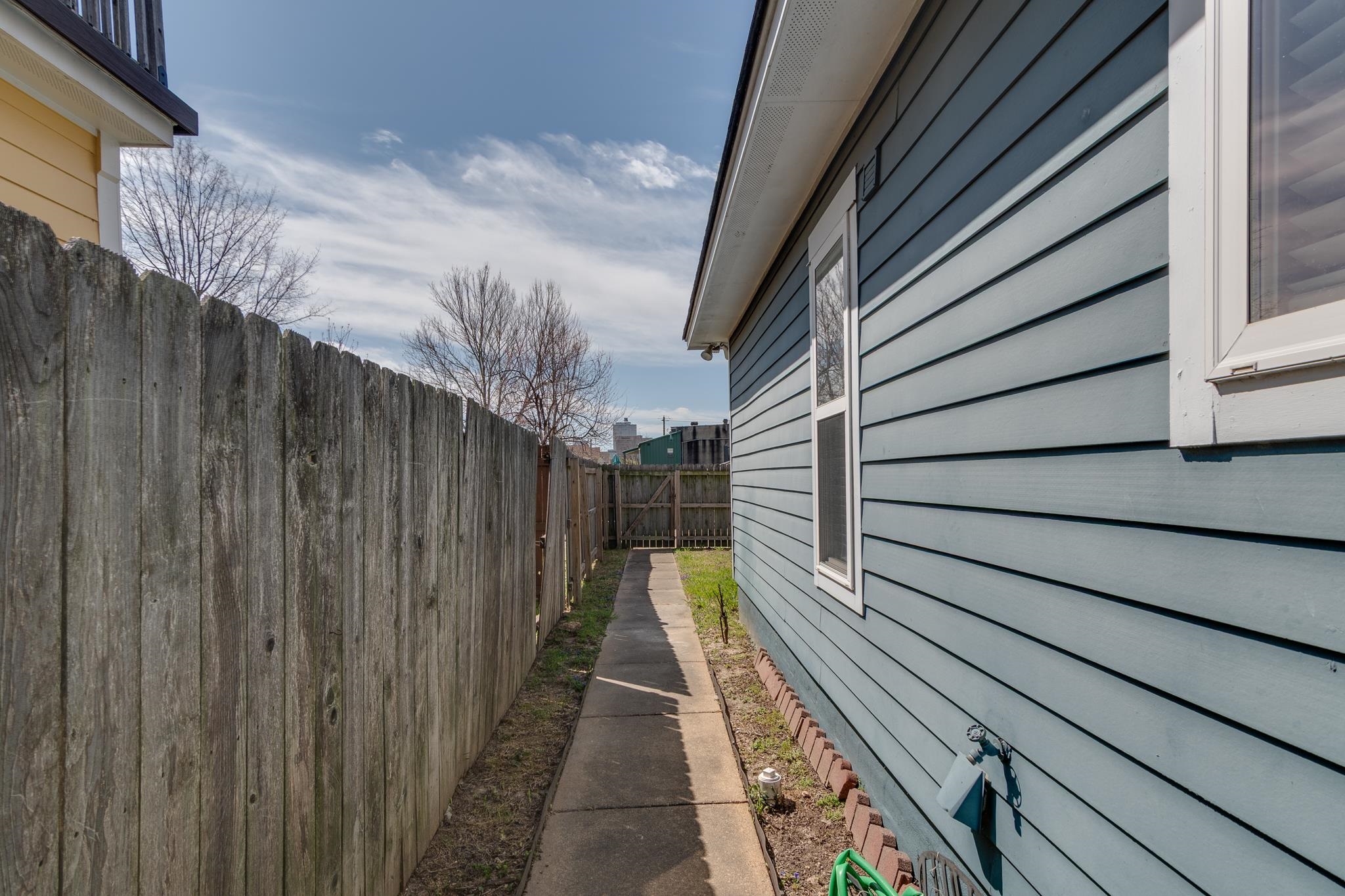 105 LOONEY AVE