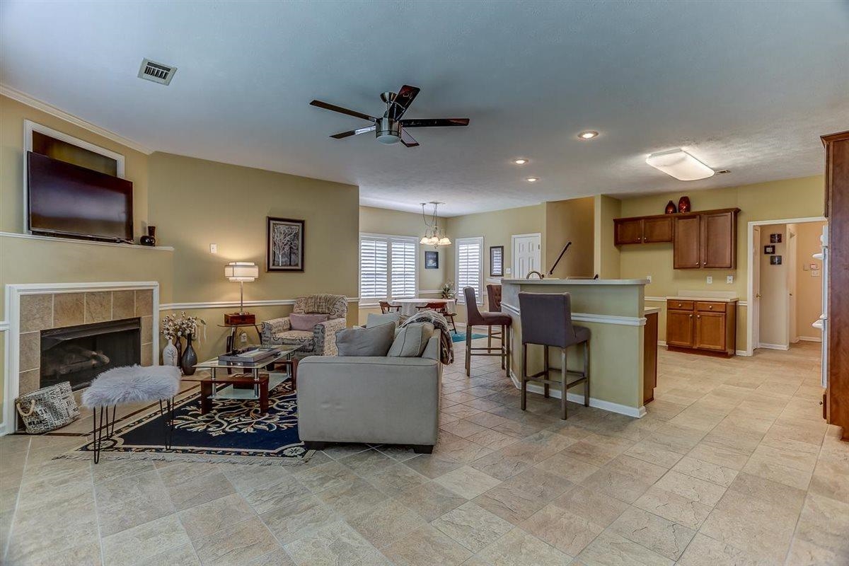 330 STEADMAN LN