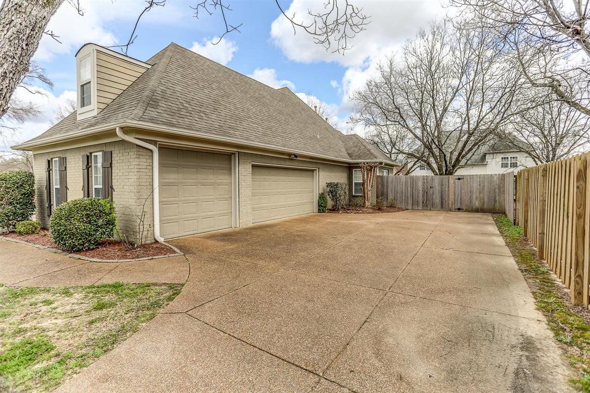 330 STEADMAN LN