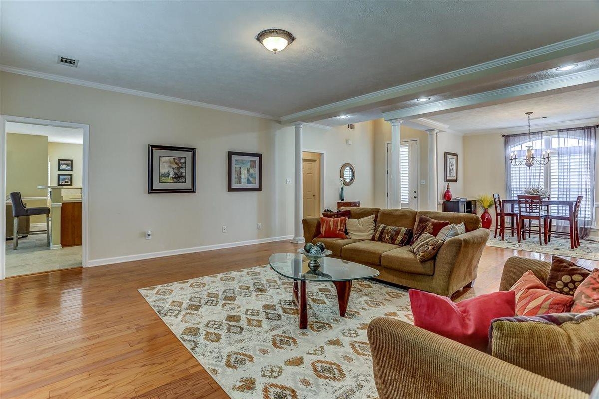 330 STEADMAN LN
