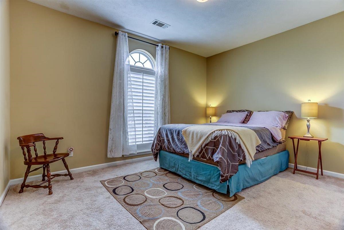 330 STEADMAN LN