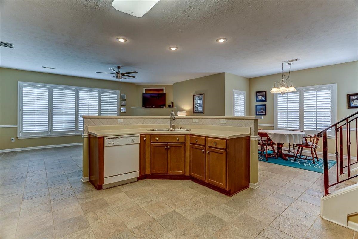 330 STEADMAN LN