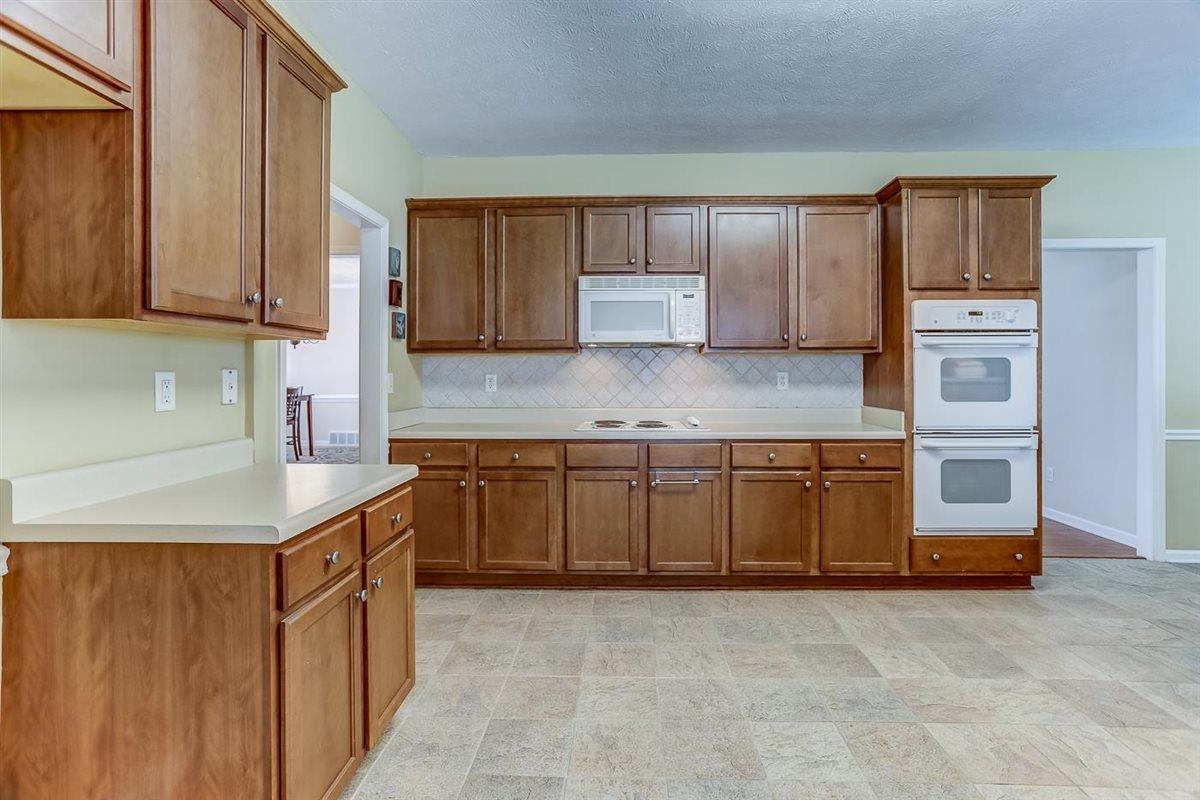 330 STEADMAN LN