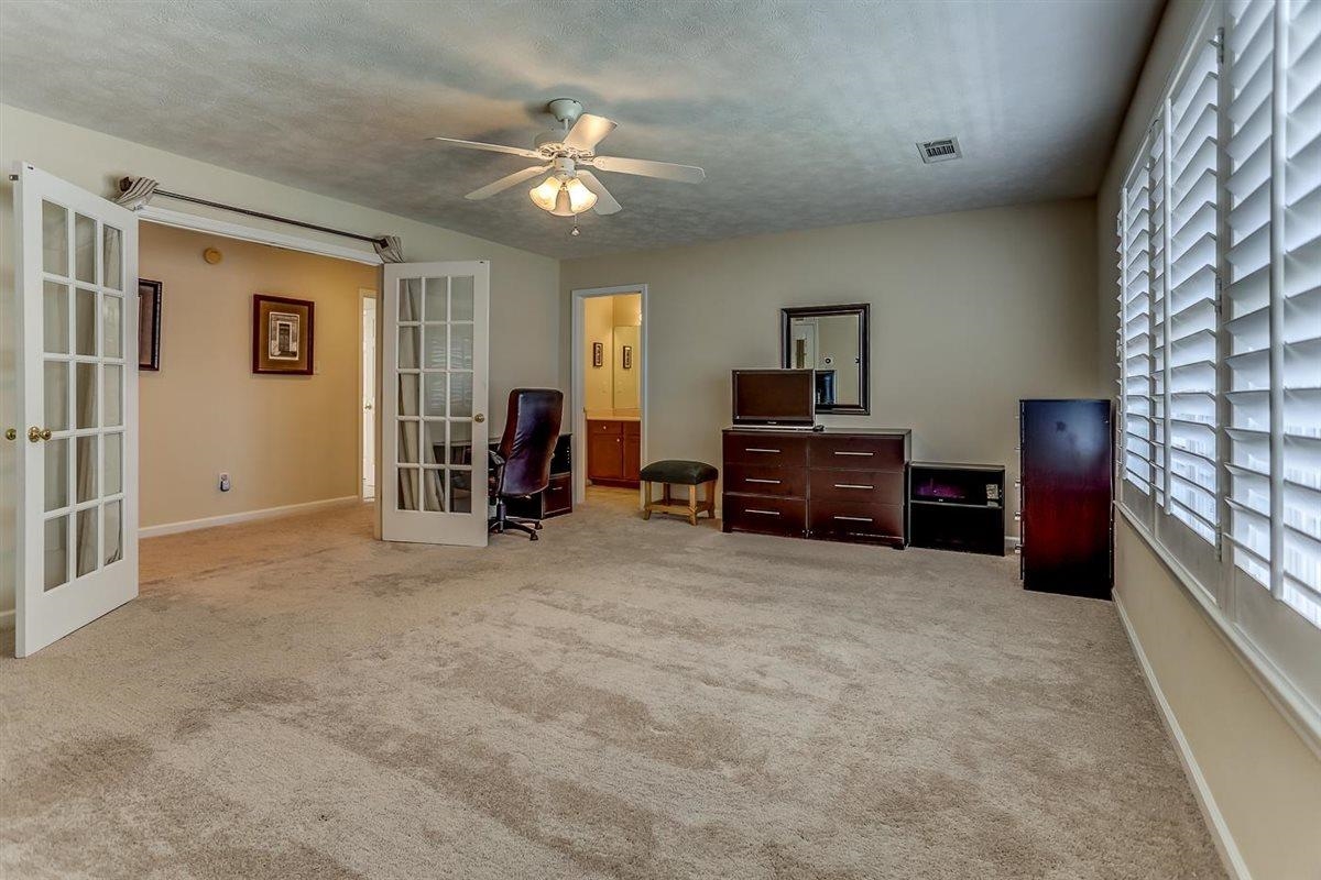330 STEADMAN LN