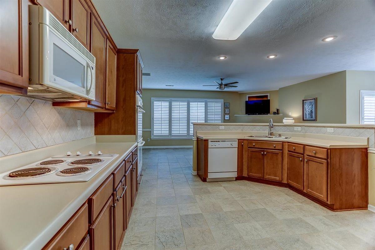 330 STEADMAN LN