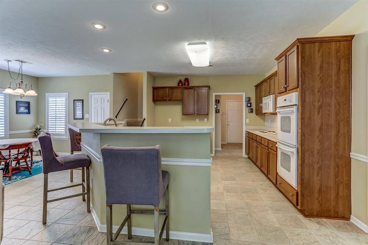 330 STEADMAN LN