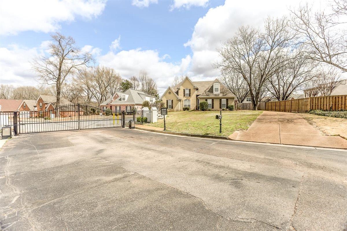 330 STEADMAN LN