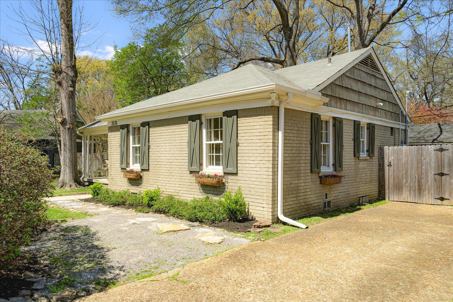 3576 SOUTHWOOD AVE