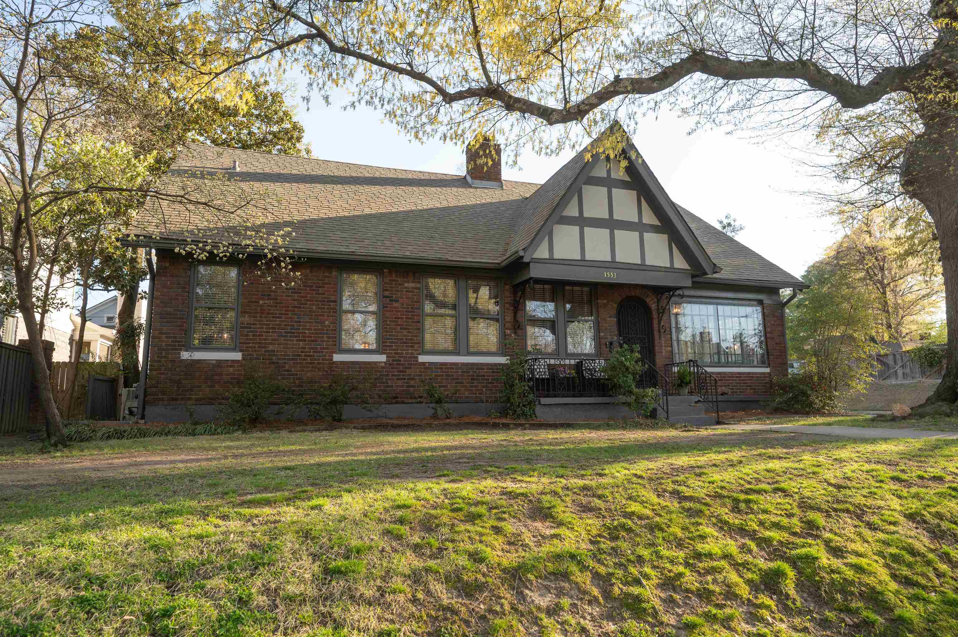 1553 EASTMORELAND AVE