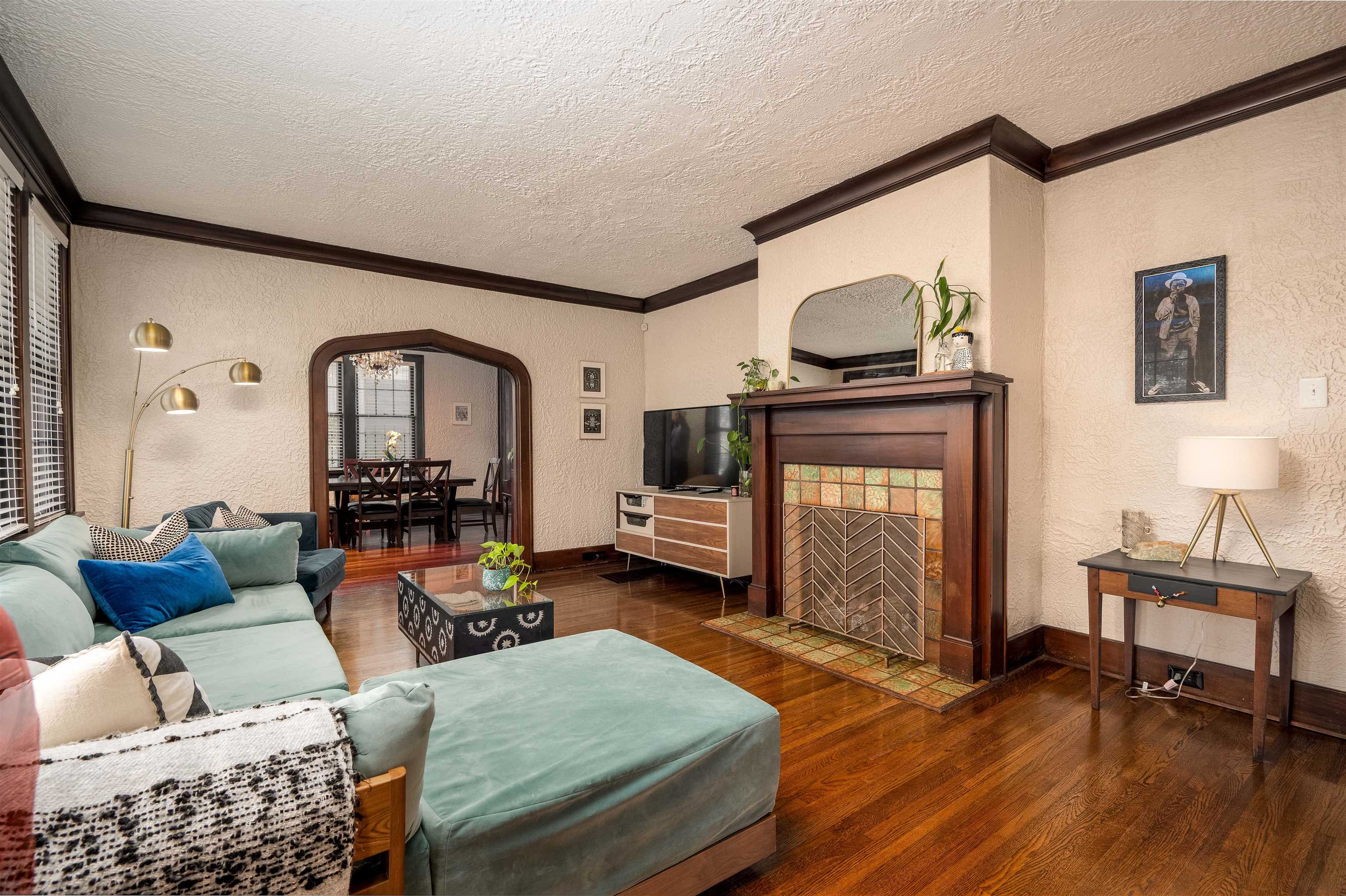 1553 EASTMORELAND AVE