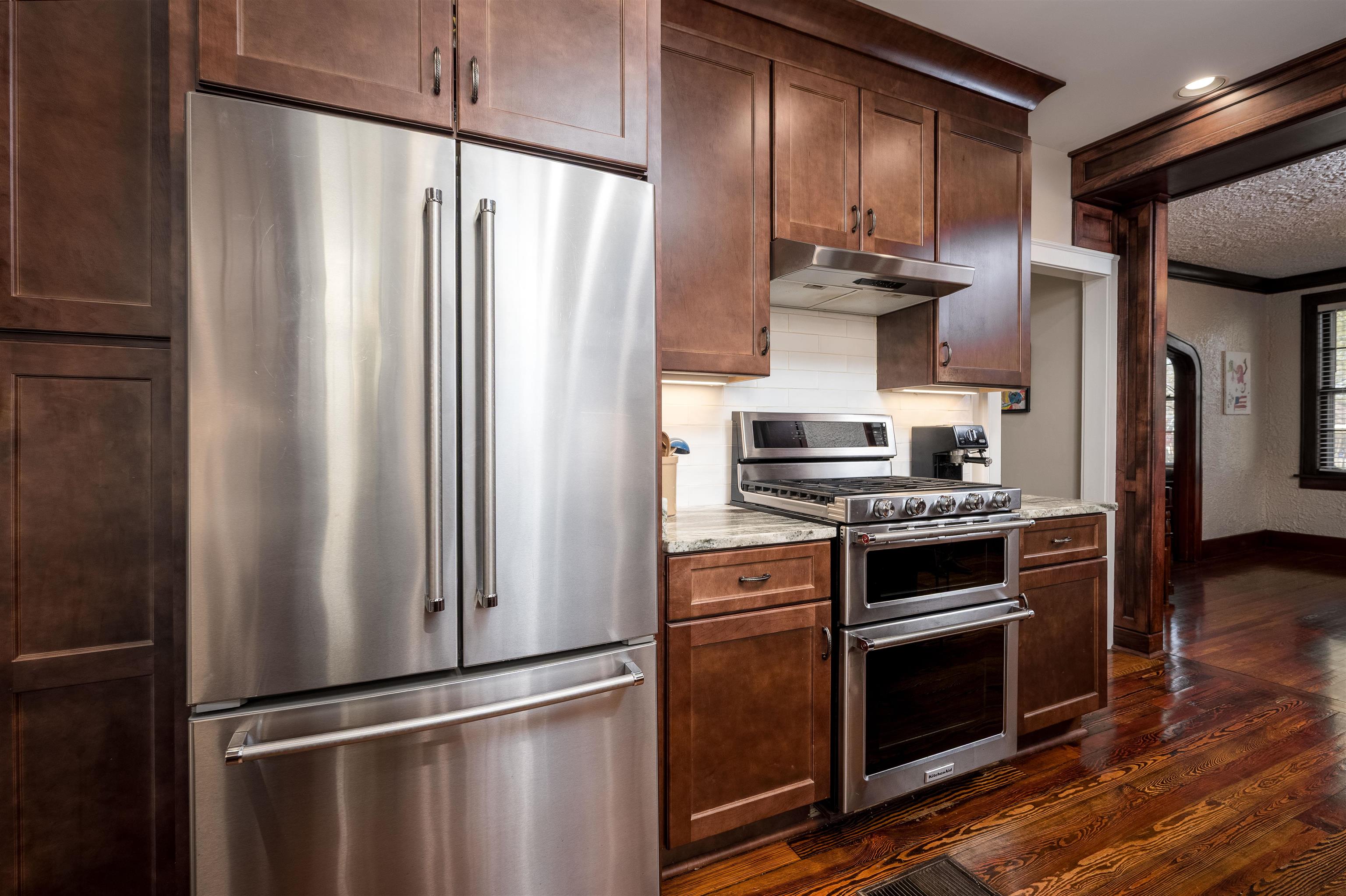 1553 EASTMORELAND AVE