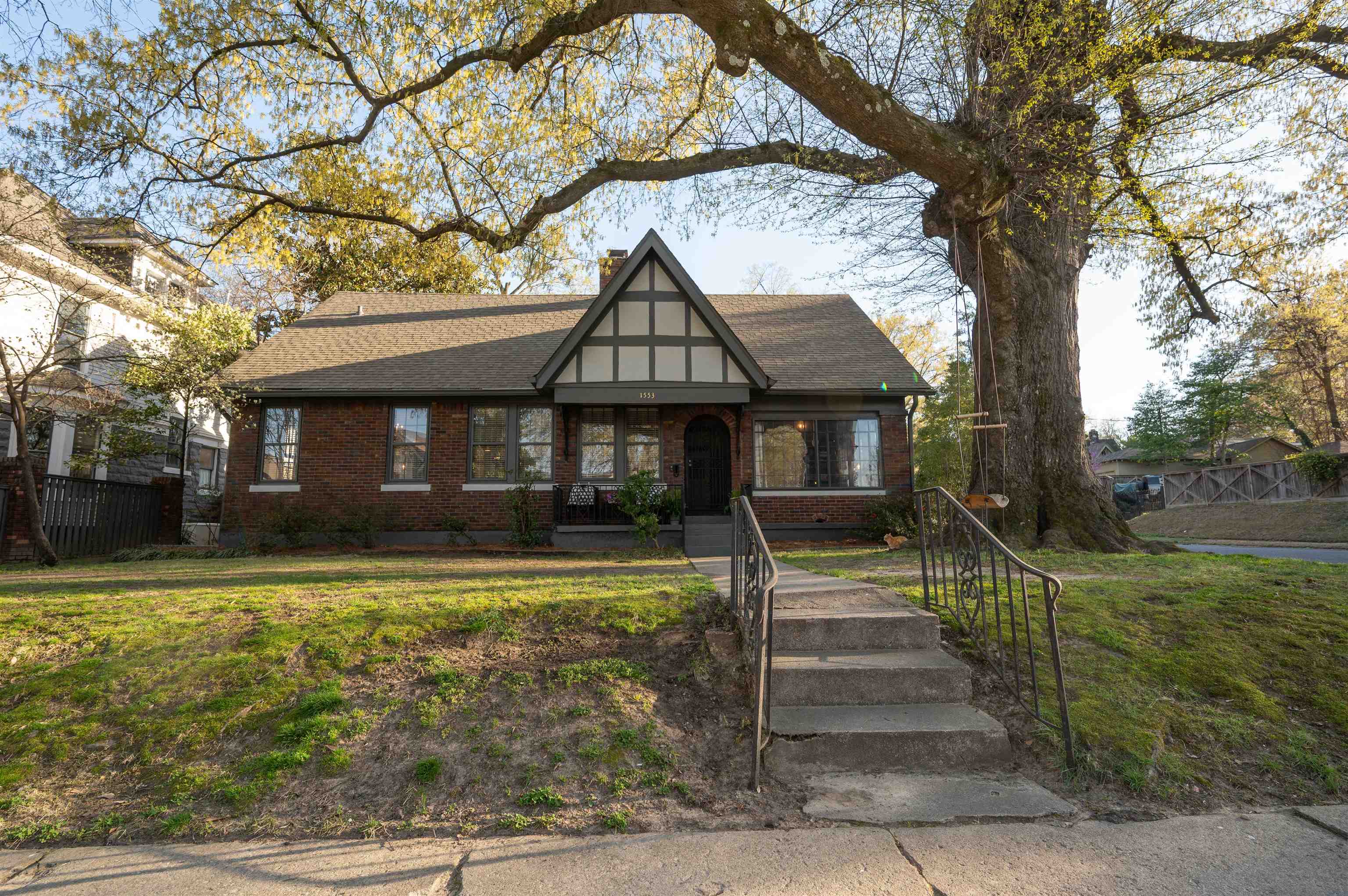 1553 EASTMORELAND AVE