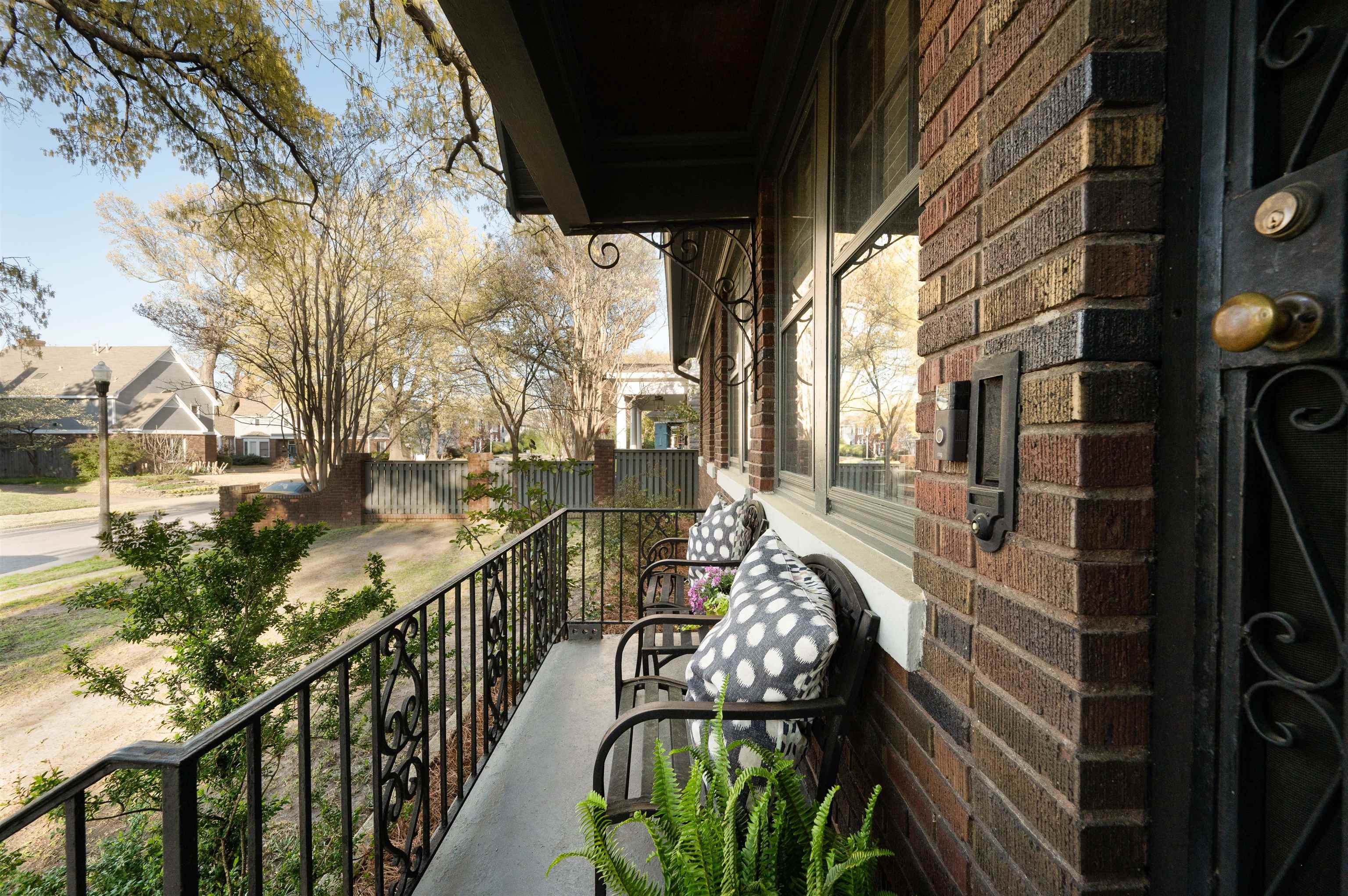 1553 EASTMORELAND AVE