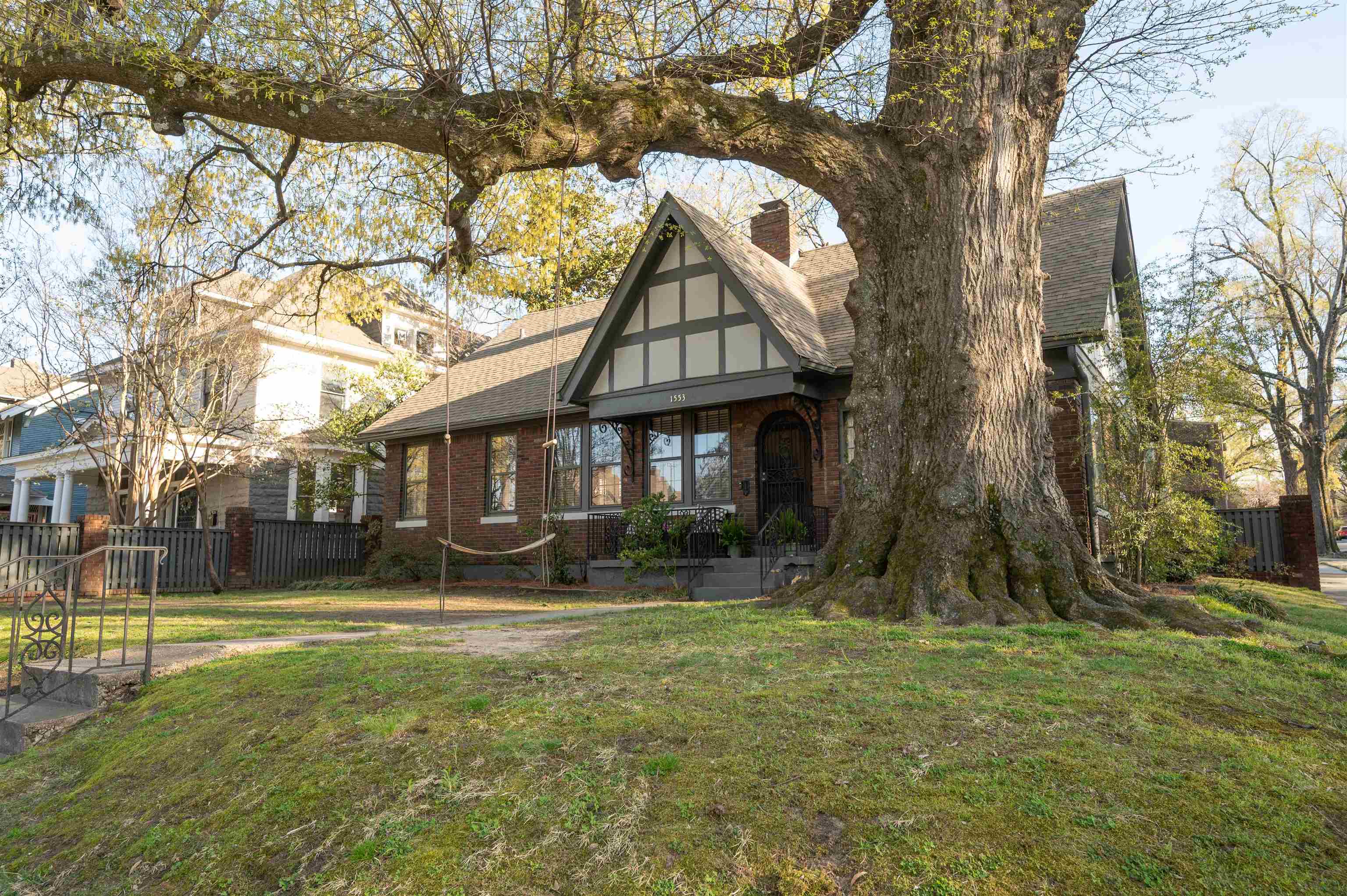 1553 EASTMORELAND AVE