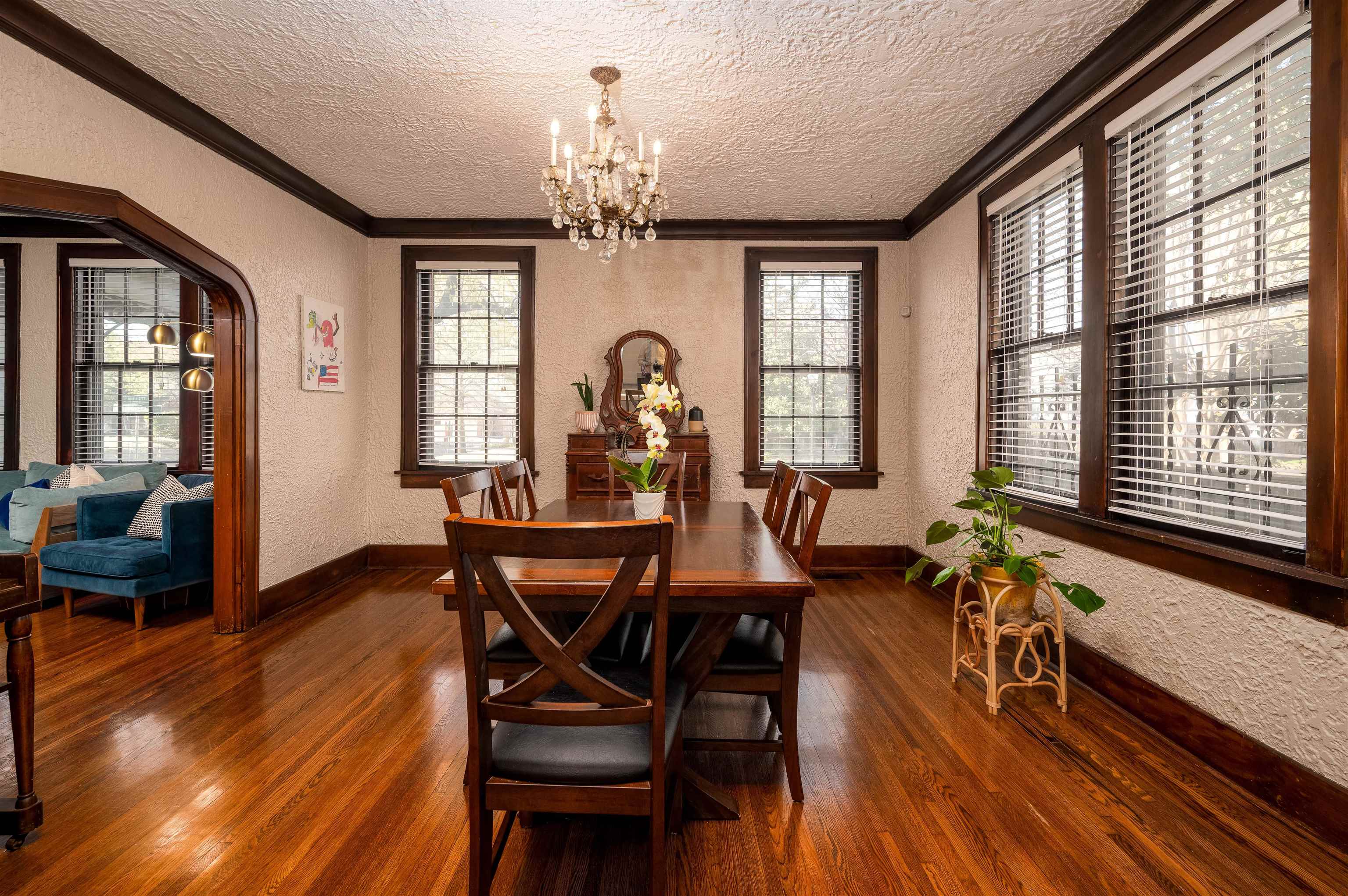 1553 EASTMORELAND AVE