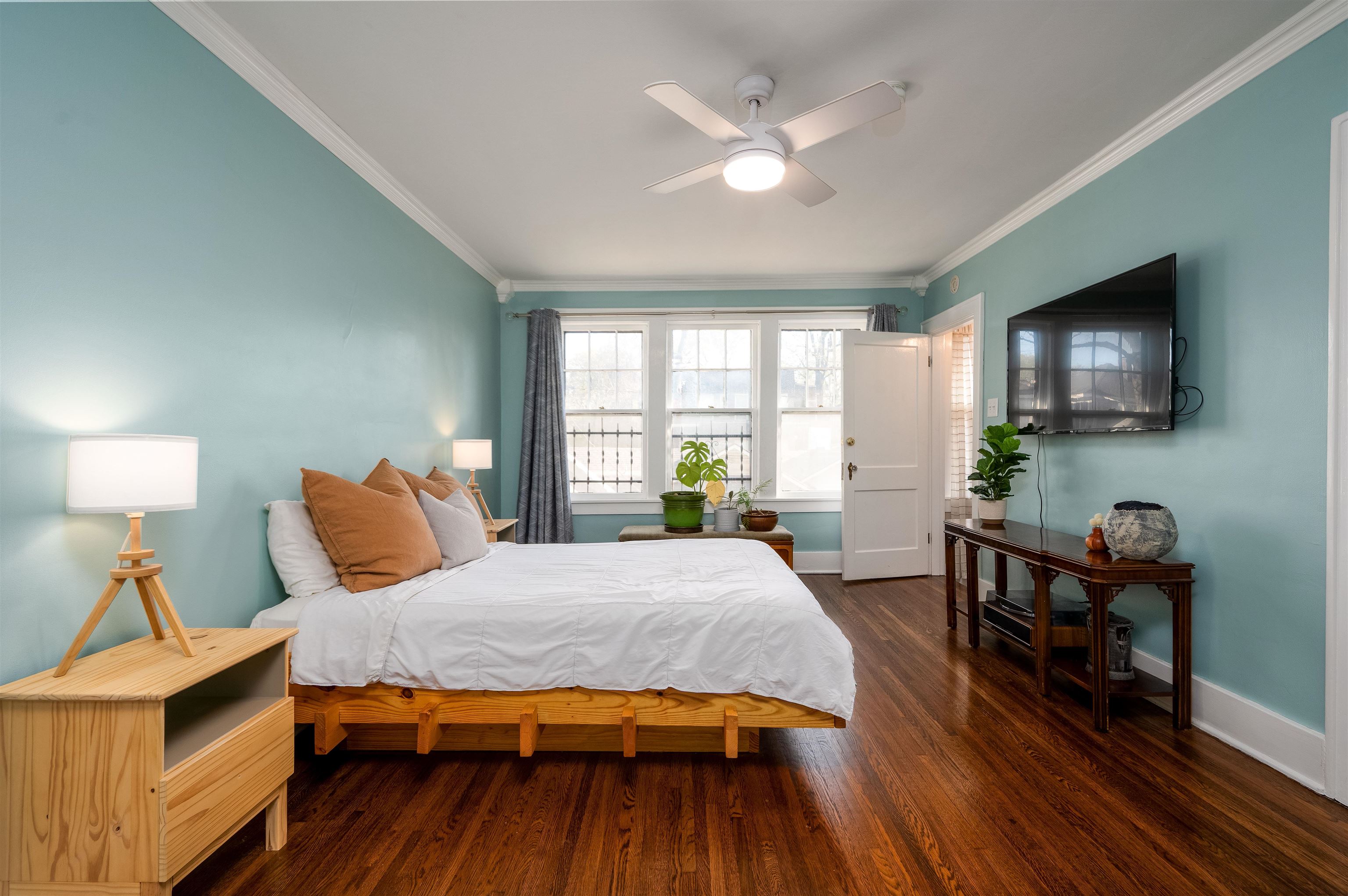 1553 EASTMORELAND AVE