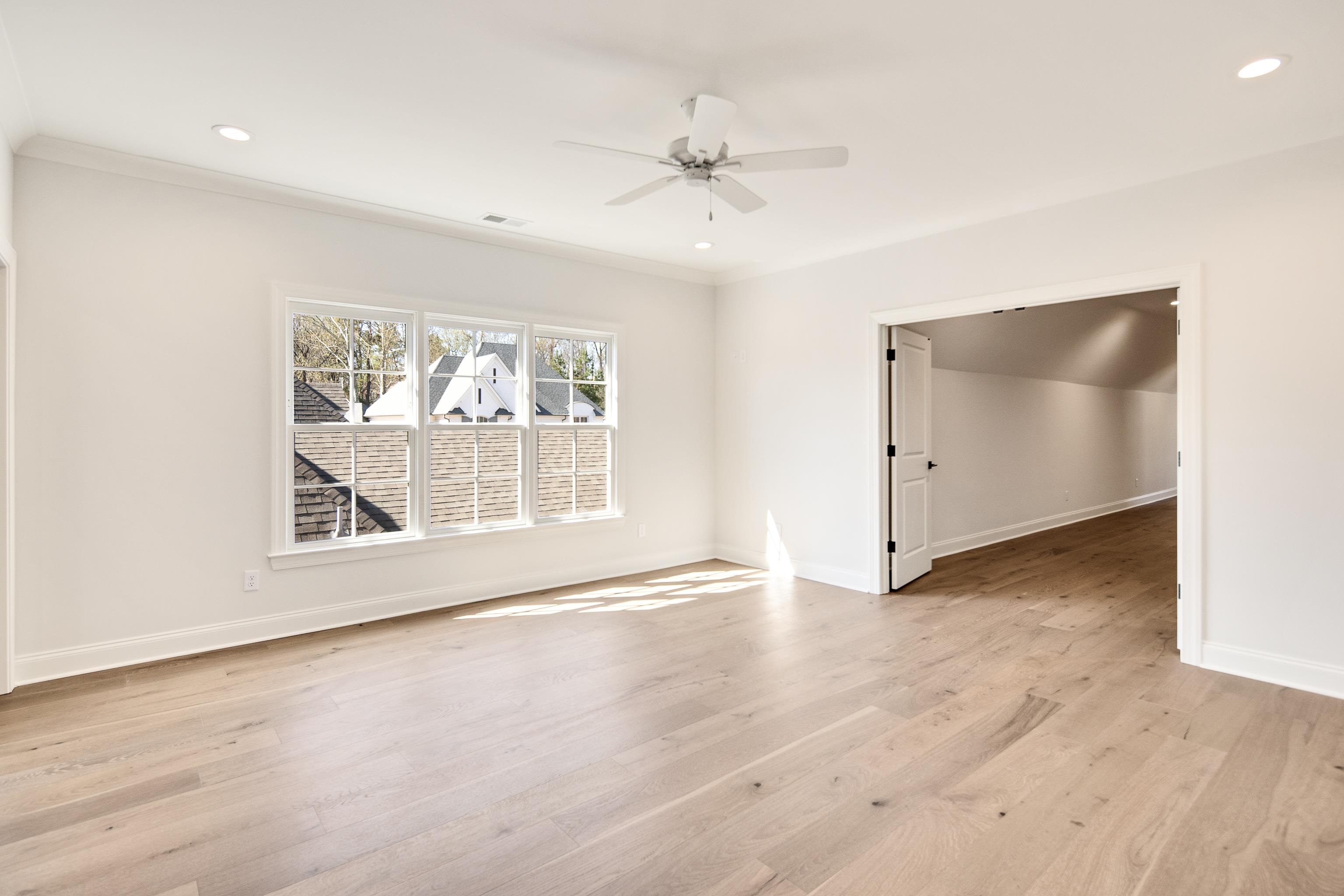 320 ANGELWOOD CIR E