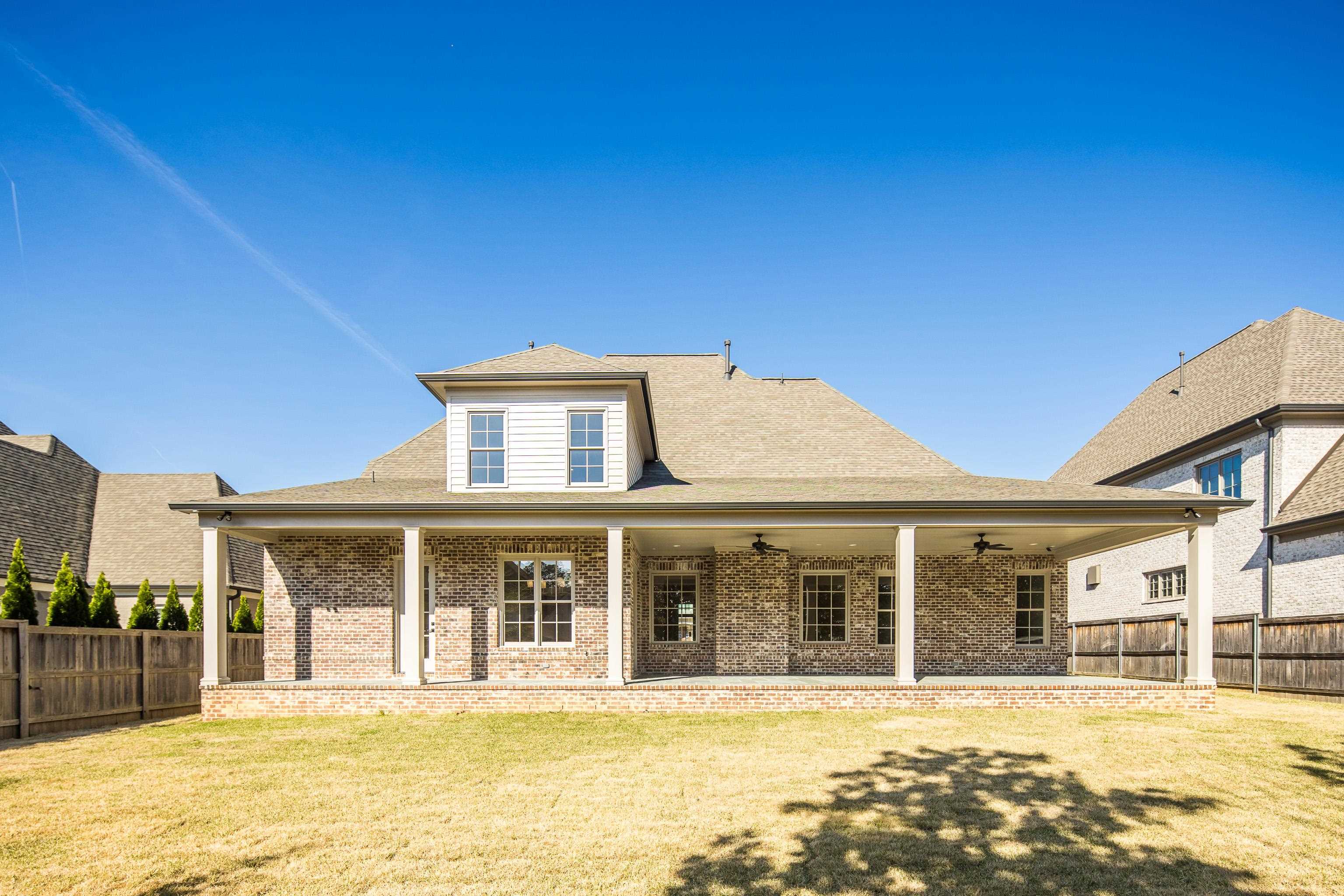 320 ANGELWOOD CIR E