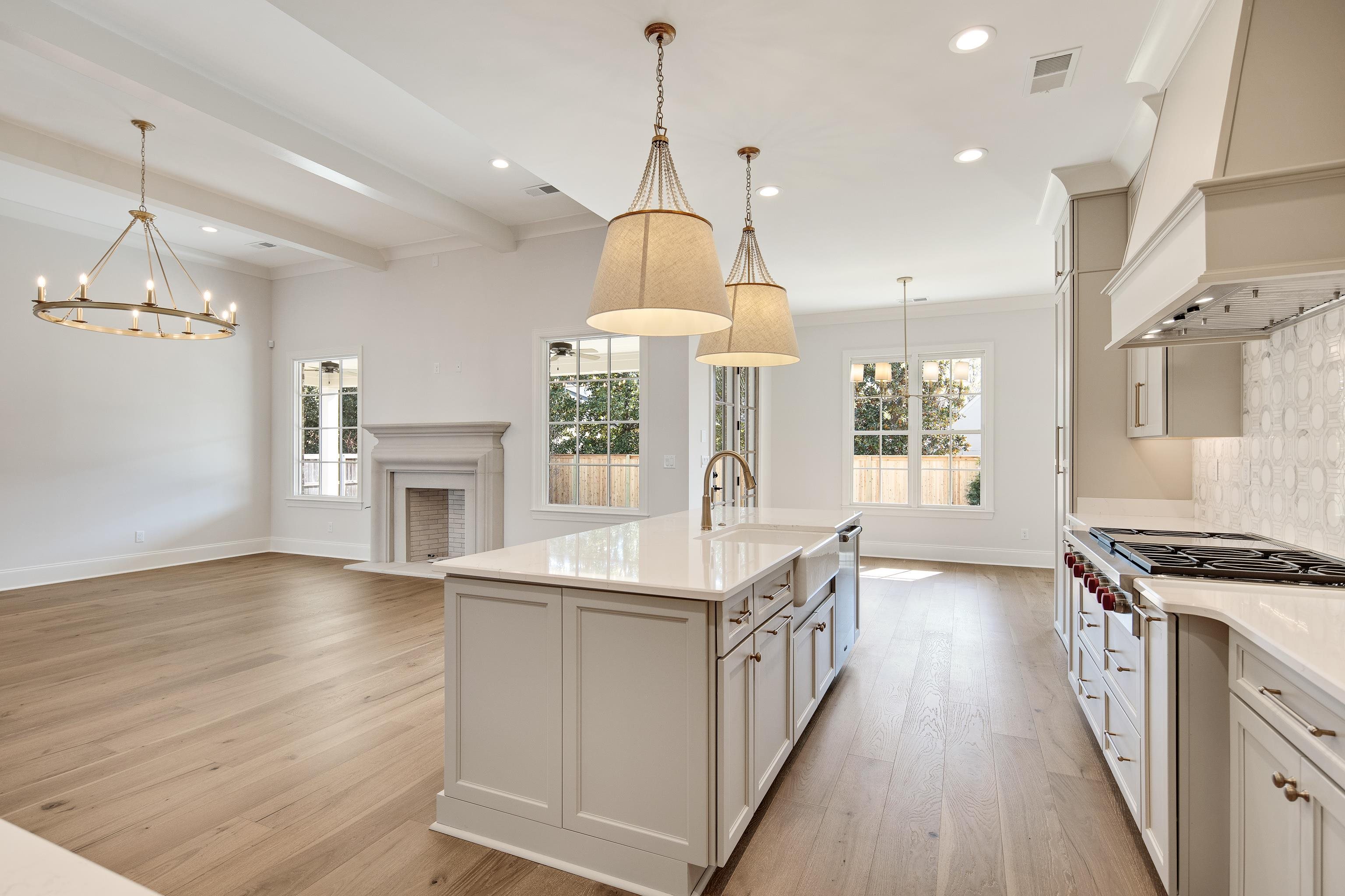 320 ANGELWOOD CIR E