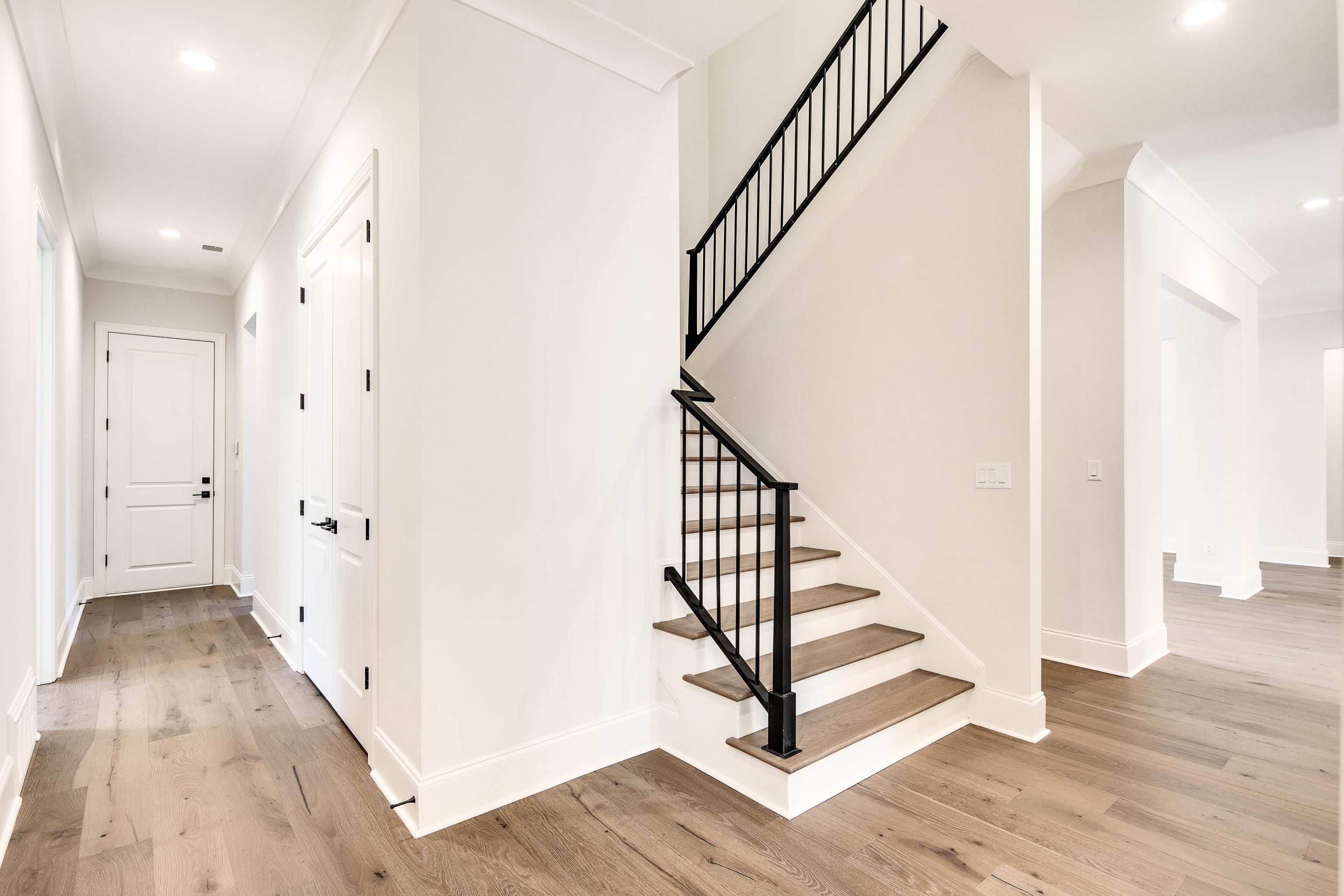 320 ANGELWOOD CIR E