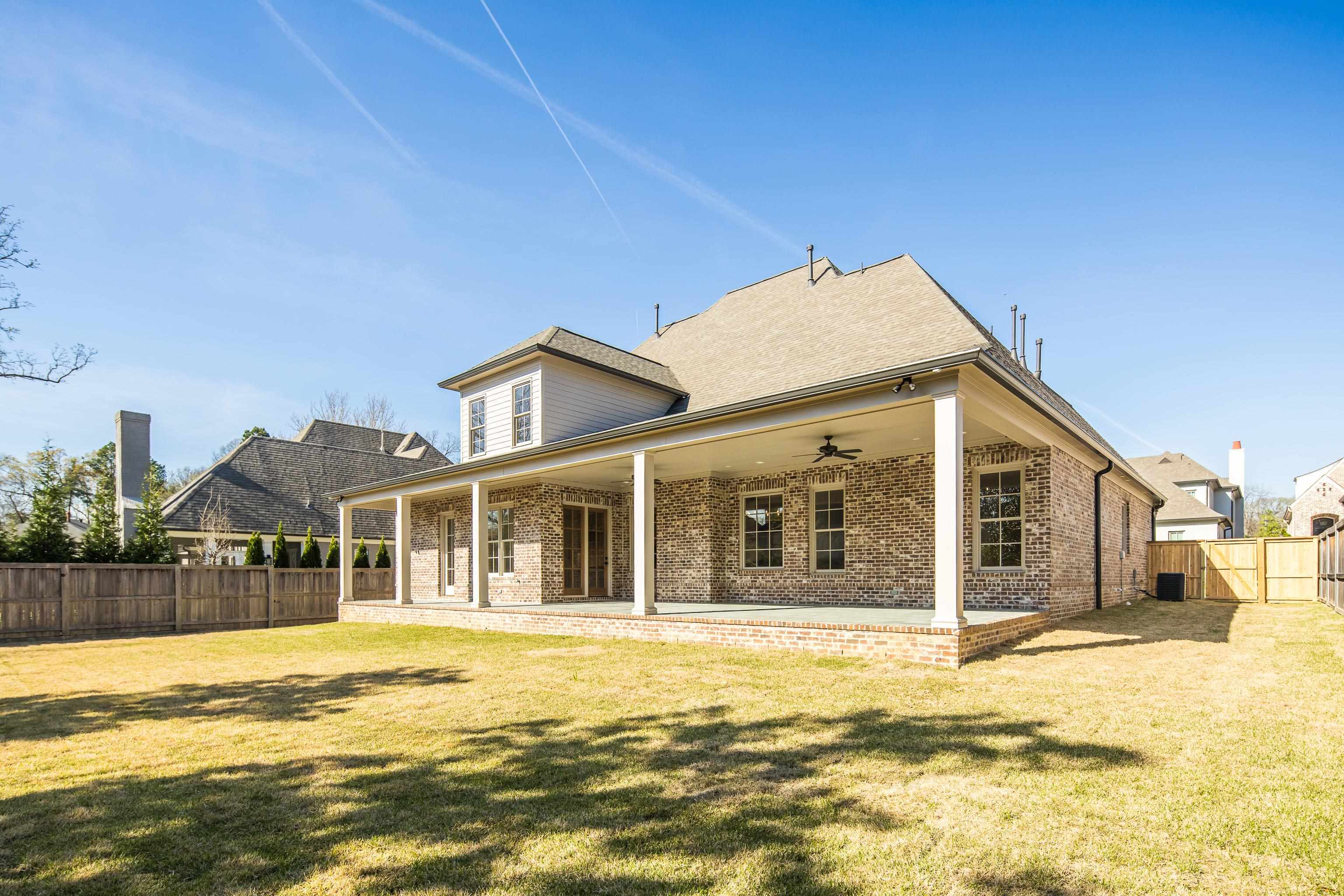 320 ANGELWOOD CIR E