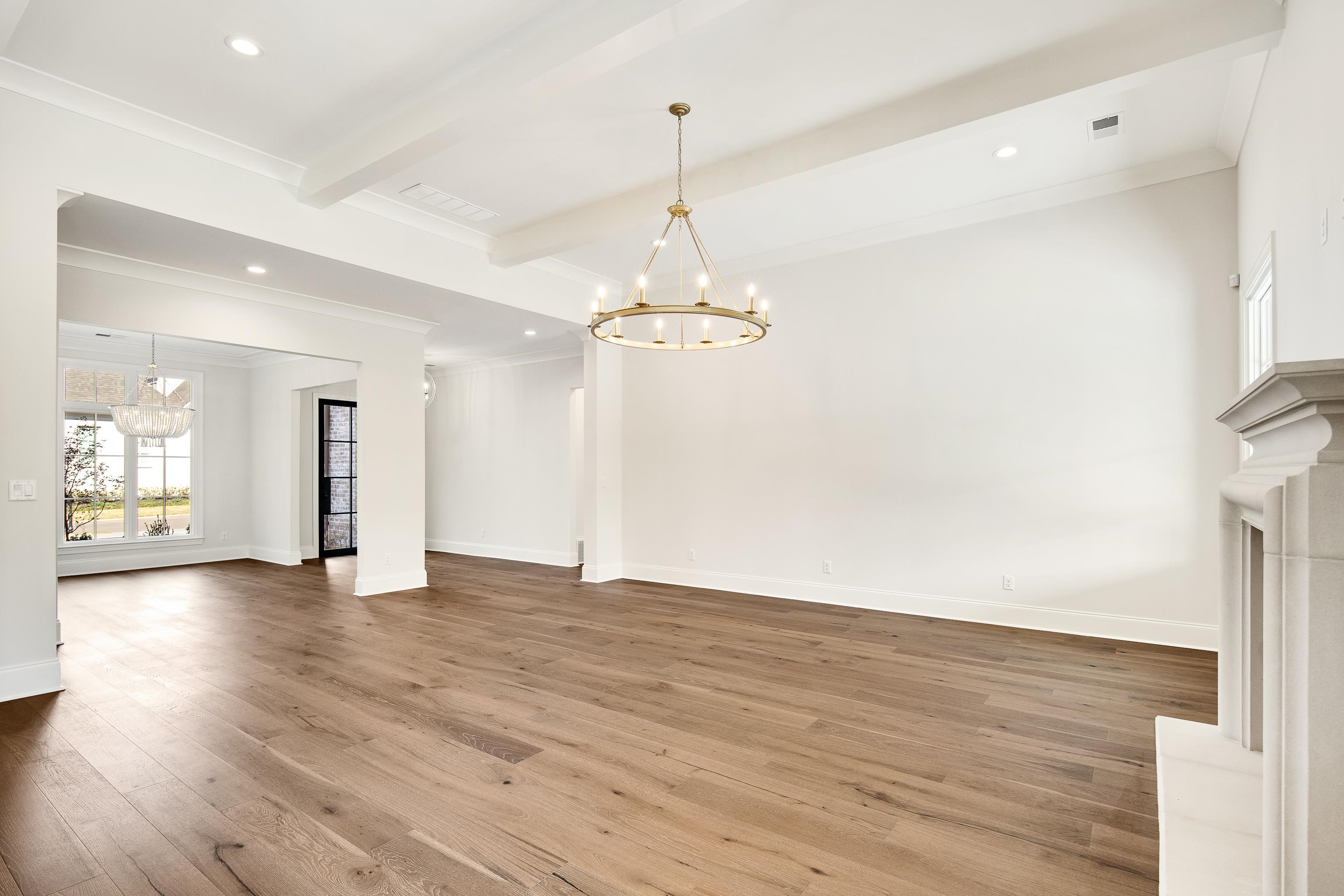 320 ANGELWOOD CIR E