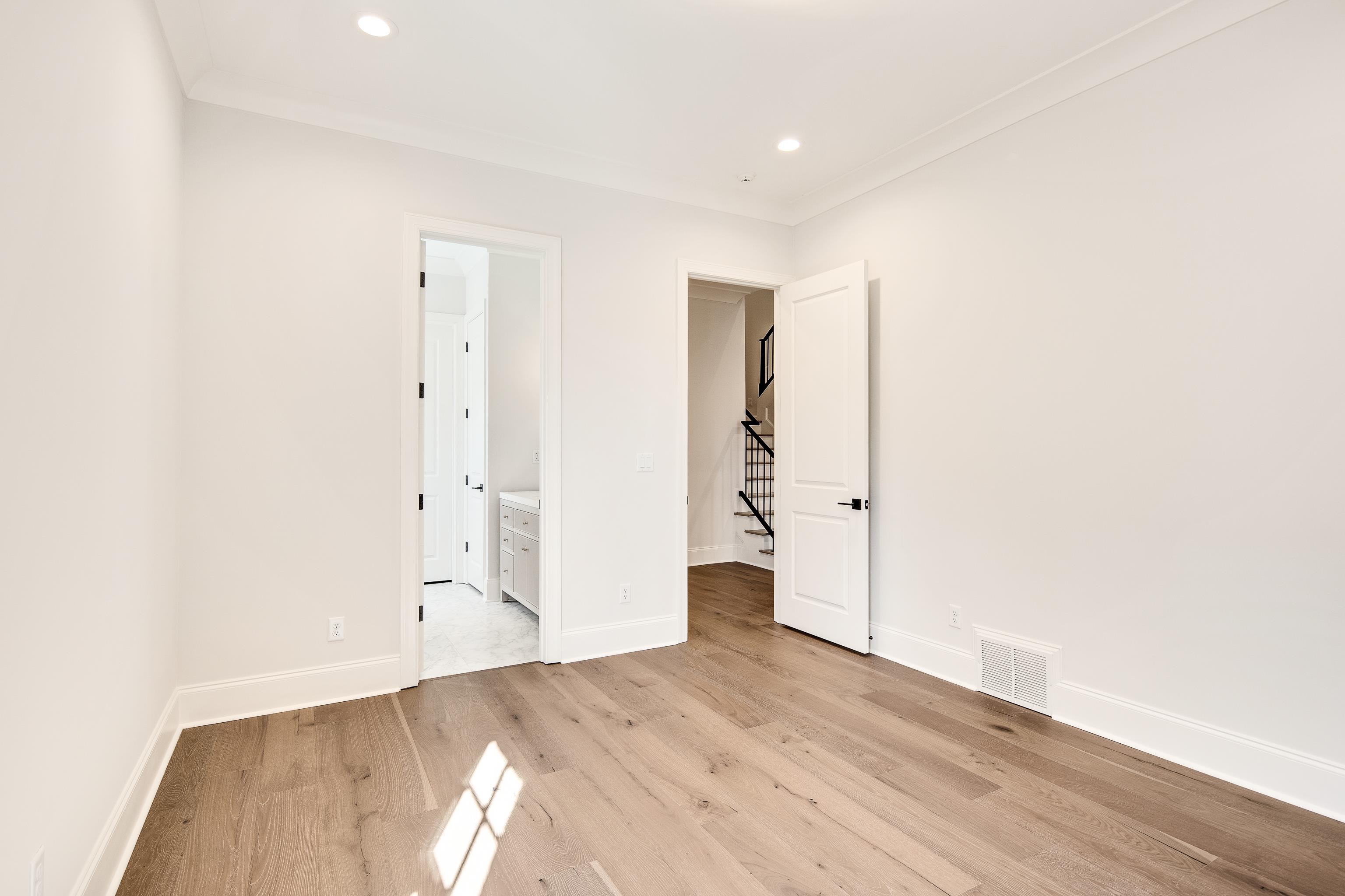 320 ANGELWOOD CIR E
